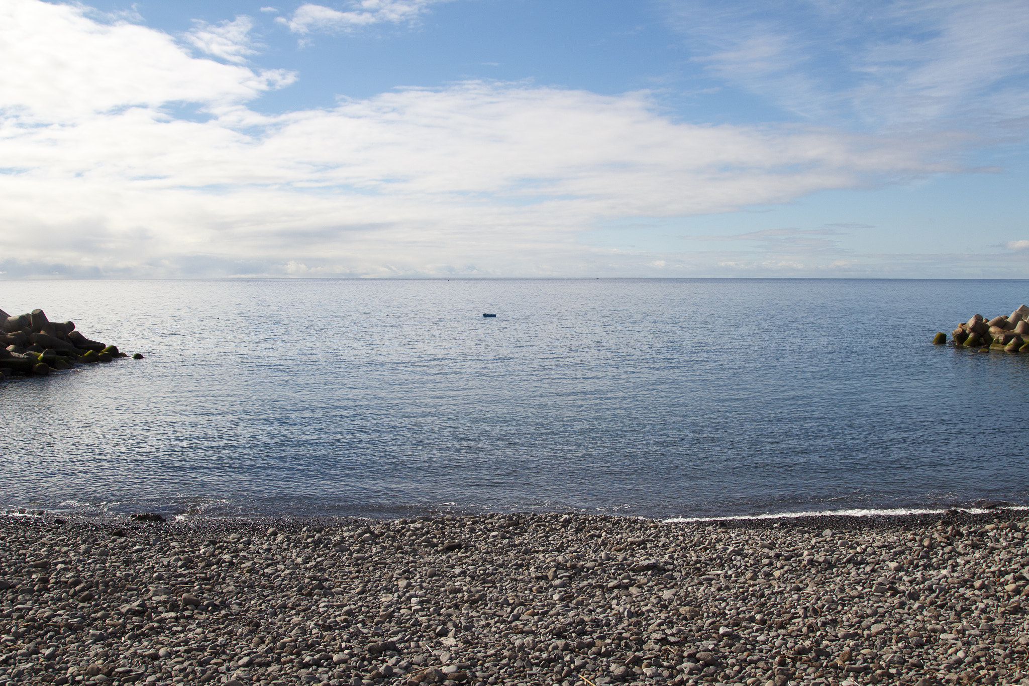 Canon EOS 600D (Rebel EOS T3i / EOS Kiss X5) + Canon EF 24-105mm F4L IS USM sample photo. The stony beach photography