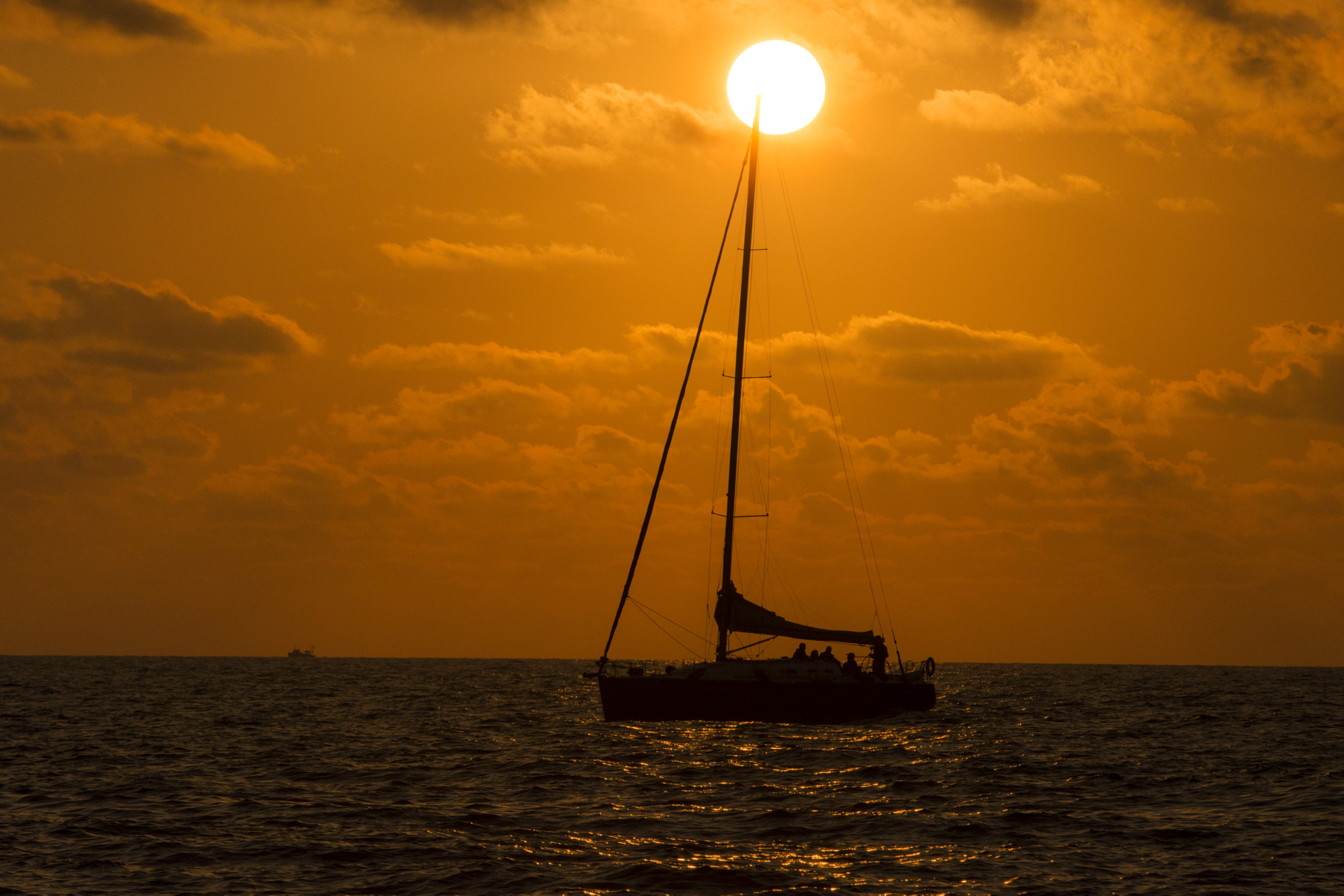 Nikon AF-S Nikkor 70-200mm F2.8G ED VR II sample photo. Sunset cruise photography