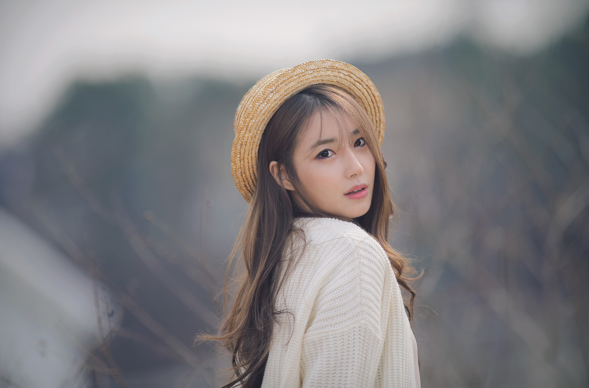 Canon EOS 5D Mark IV + Canon EF 200mm f/1.8L sample photo. Yoon's portrait photography