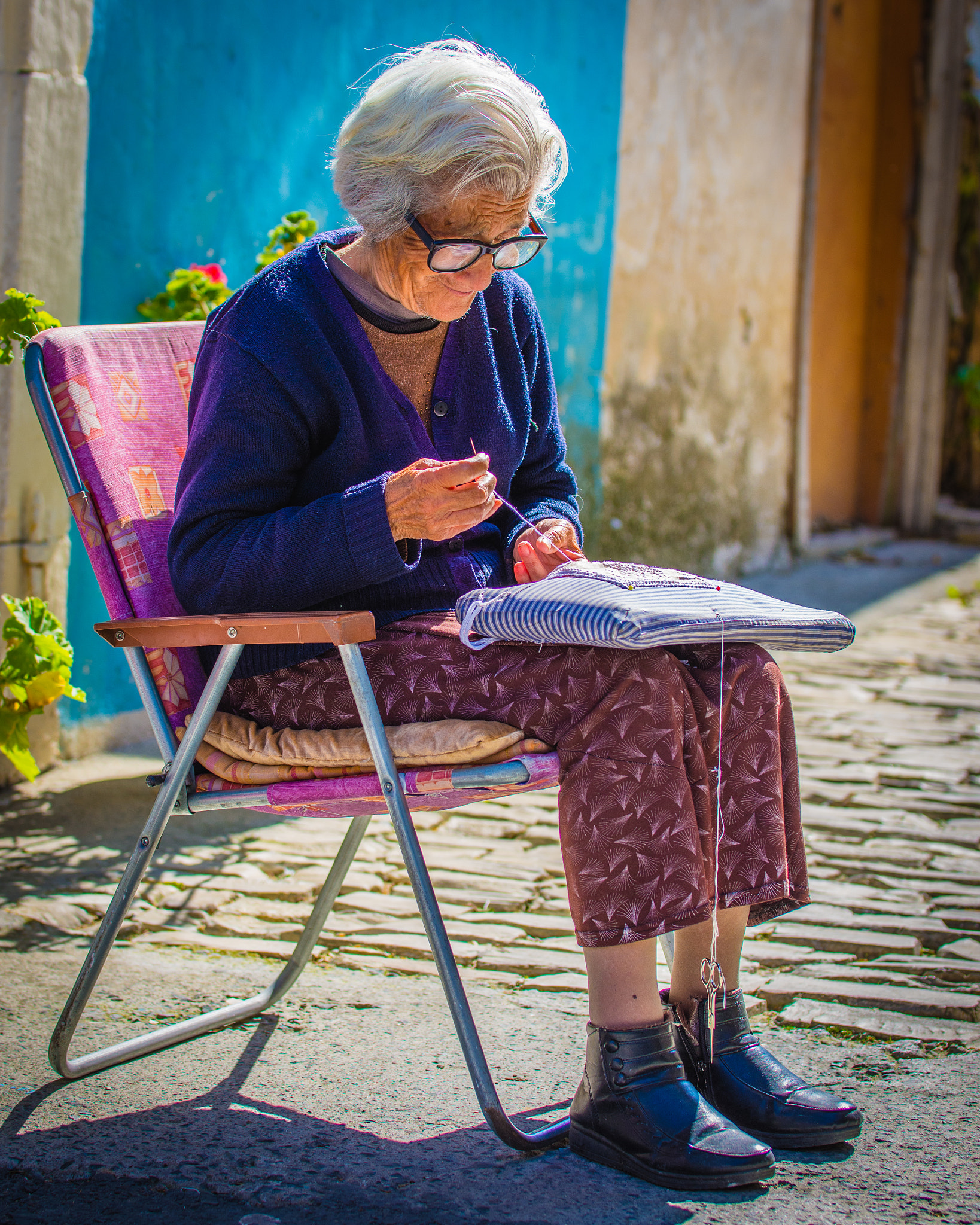 Nikon D7200 + Sigma 50-100mm F1.8 DC HSM Art sample photo. Old craftswoman at work photography