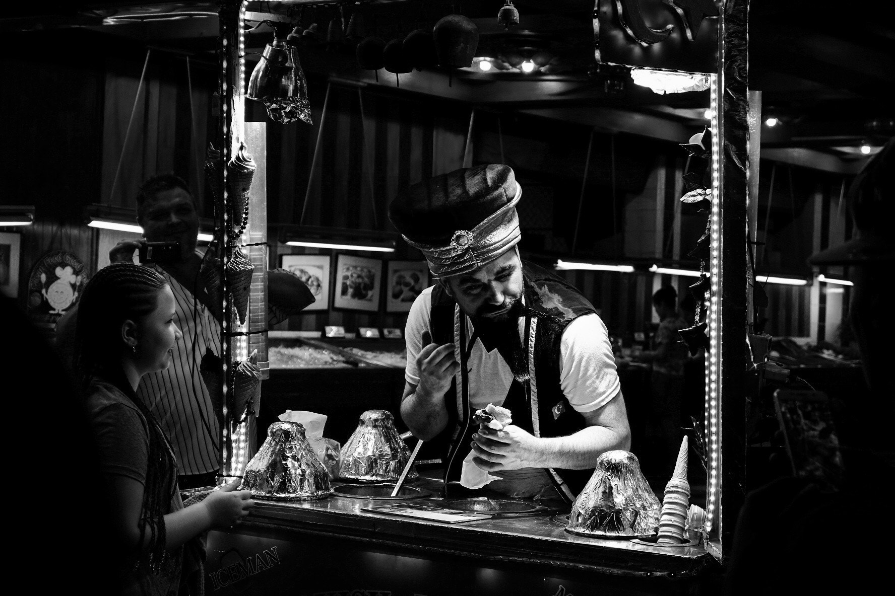 Fujifilm X-T20 + Fujifilm XC 16-50mm F3.5-5.6 OIS II sample photo. Ice cream salesman photography