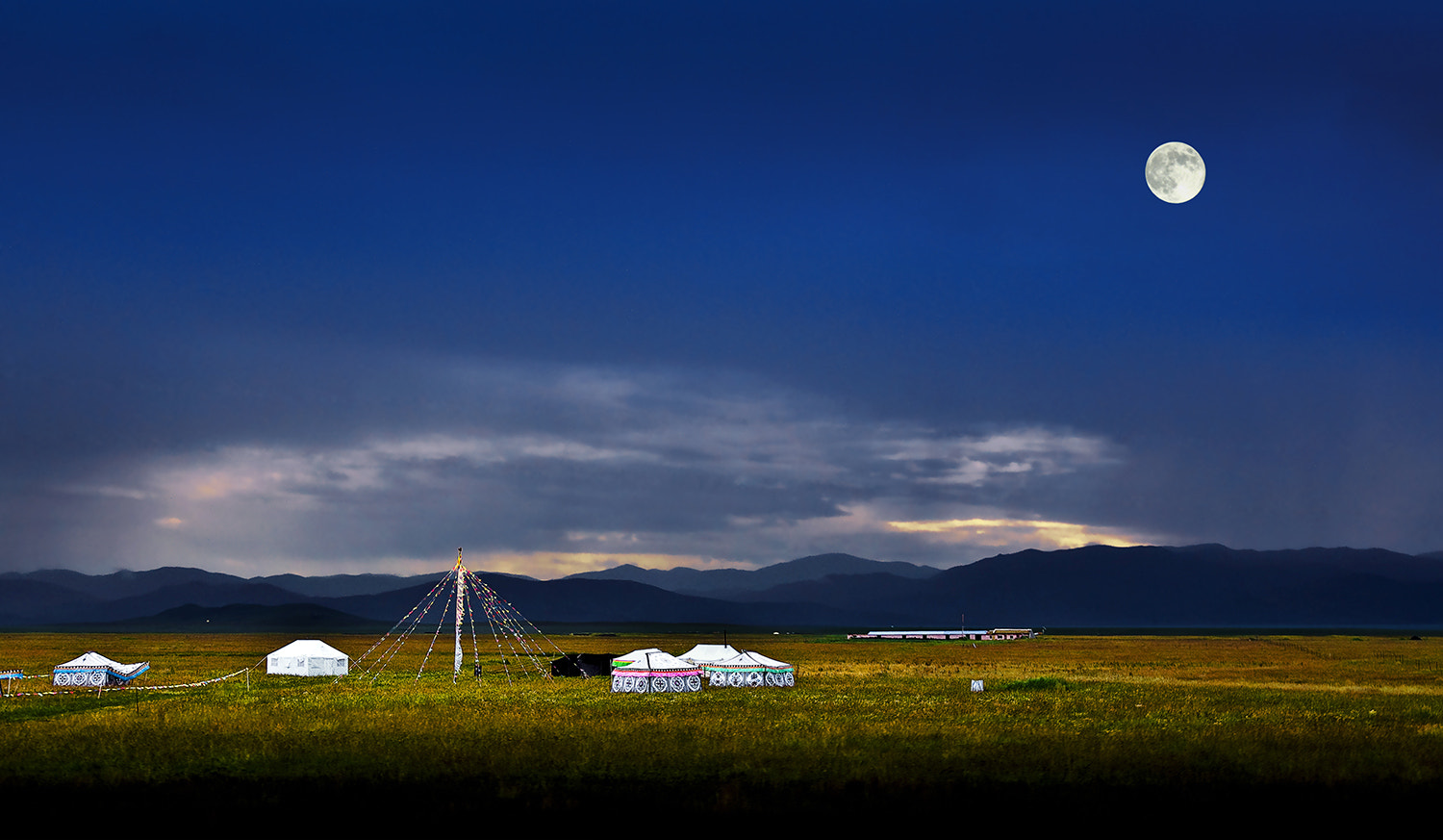 Nikon AF-S Nikkor 16-35mm F4G ED VR sample photo. The prairie night photography