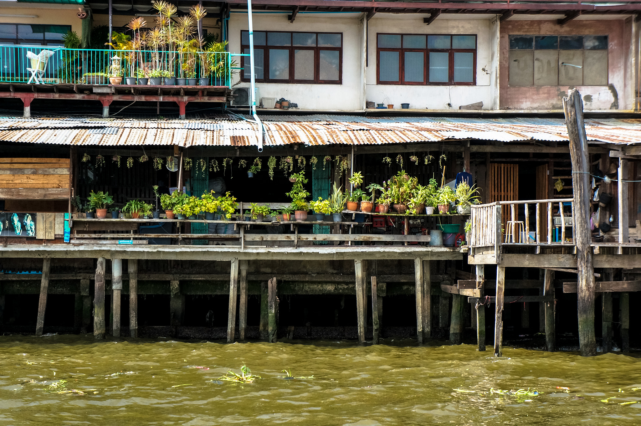 Sony Alpha NEX-5R + Sony E 18-55mm F3.5-5.6 OSS sample photo. Bangkok chao phraya house photography