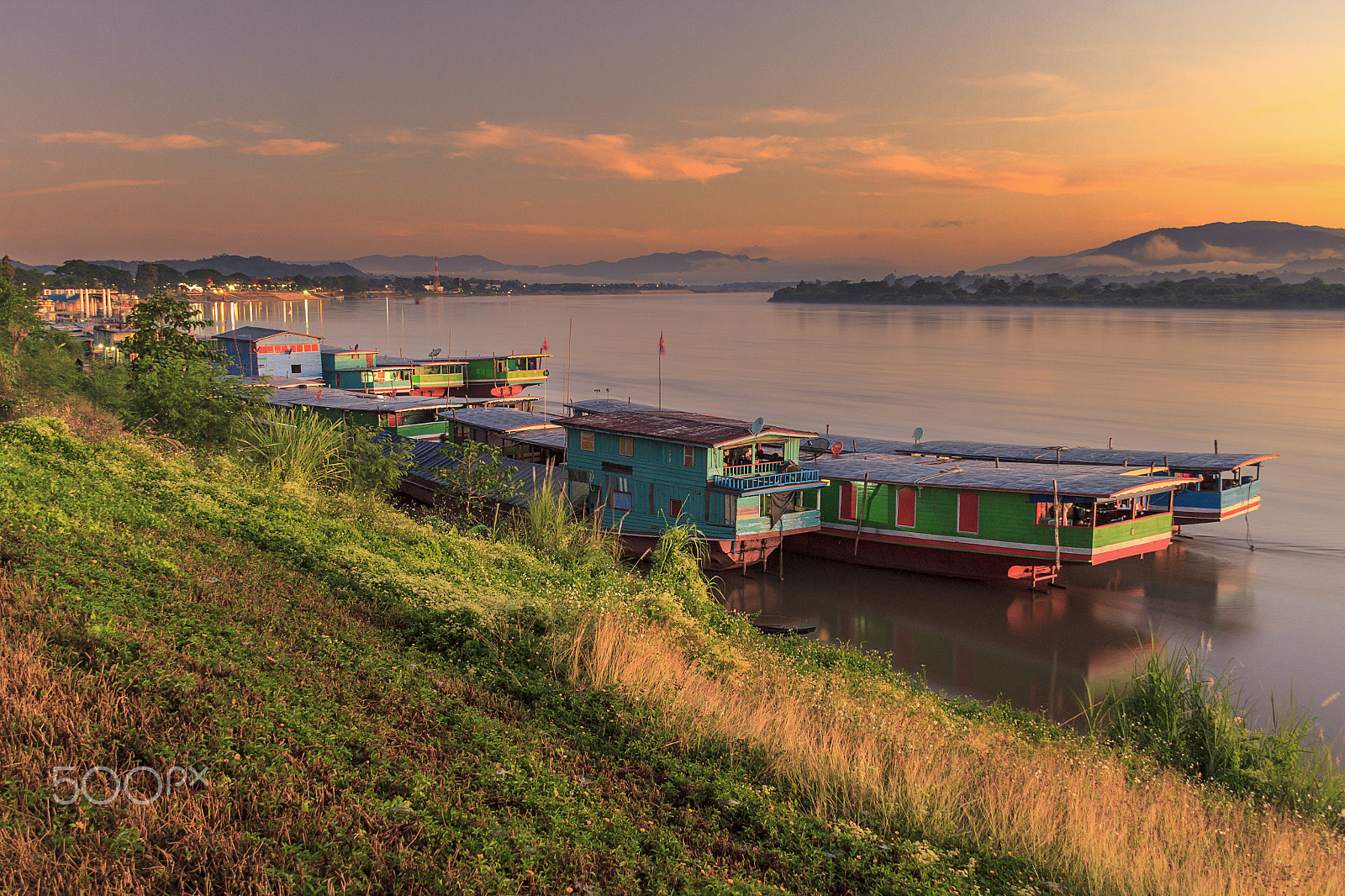 Canon EOS 500D (EOS Rebel T1i / EOS Kiss X3) sample photo. Good morning mekhong river photography