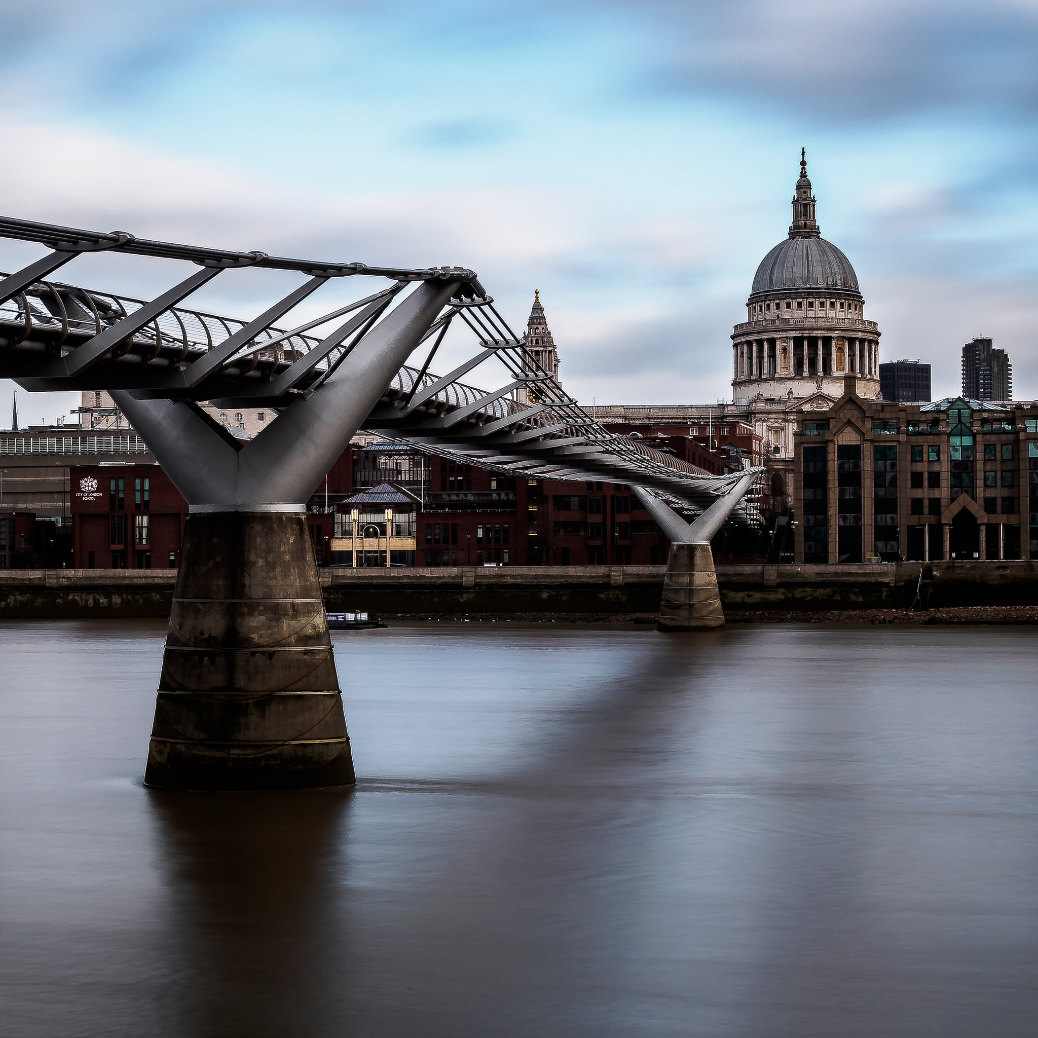 Olympus OM-D E-M10 + Olympus M.Zuiko Digital 25mm F1.8 sample photo. Millenium bridge photography