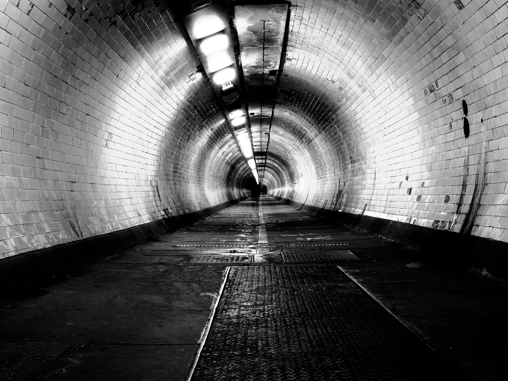 Olympus OM-D E-M10 + Olympus M.Zuiko Digital 25mm F1.8 sample photo. Greenwich foot tunnel photography