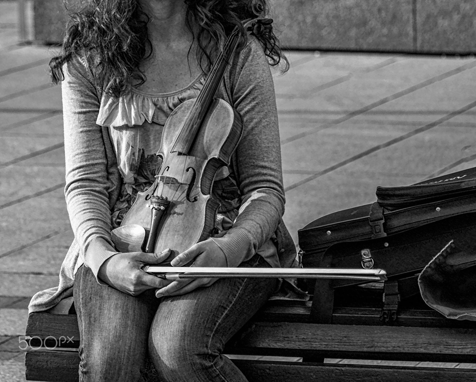 Canon EF-S 55-250mm F4-5.6 IS sample photo. Violinist photography