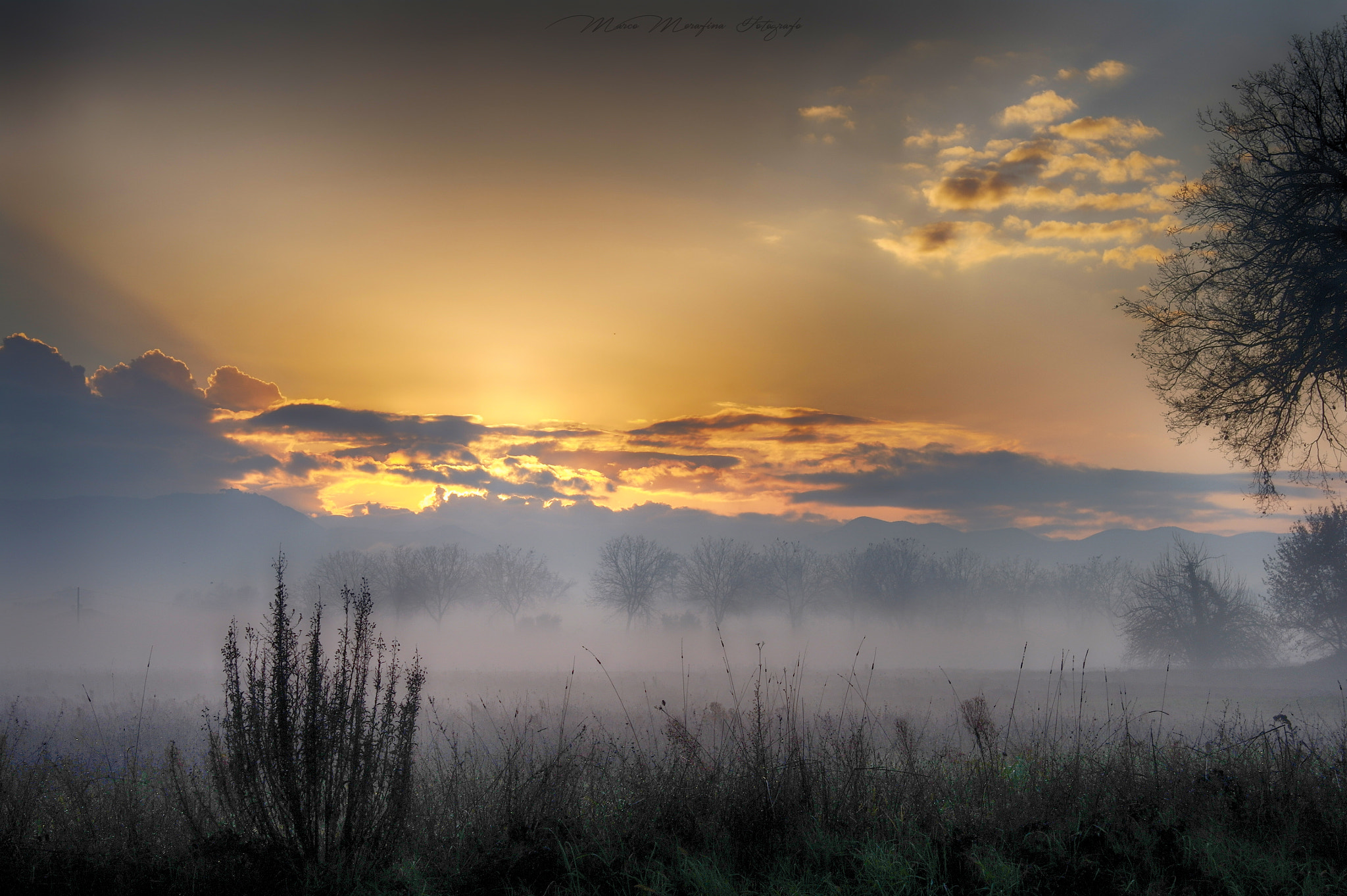 Samsung NX100 sample photo. Sunset in castrocielo (fr) photography