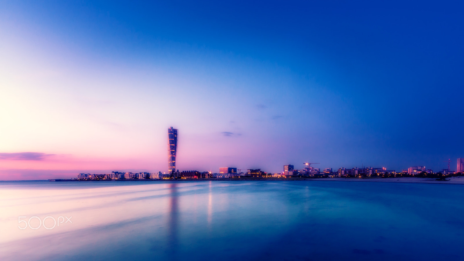 Canon EF-S 10-22mm F3.5-4.5 USM sample photo. Sunset skyline photography