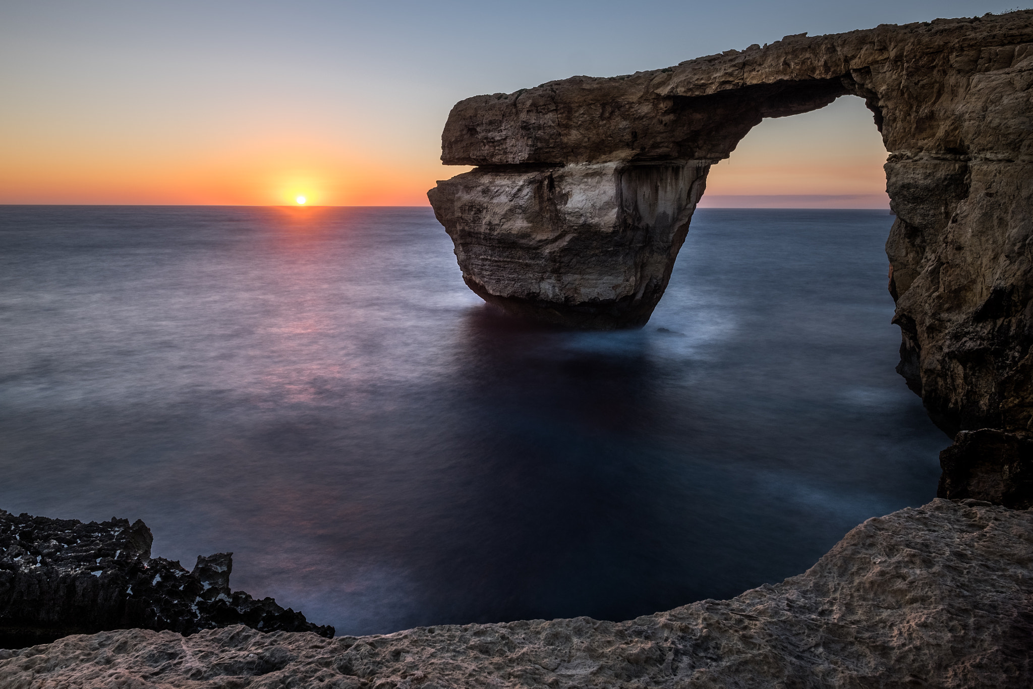 Fujifilm X-E2 + Fujifilm XF 14mm F2.8 R sample photo. Sunset at the azure window - san lawrenz, malta - seascape photography photography