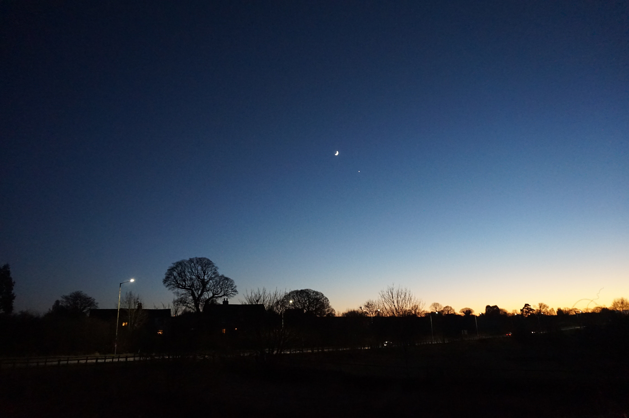 Sony Alpha a5000 (ILCE 5000) + Sony E 18-50mm F4-5.6 sample photo. Moon.venus1 photography