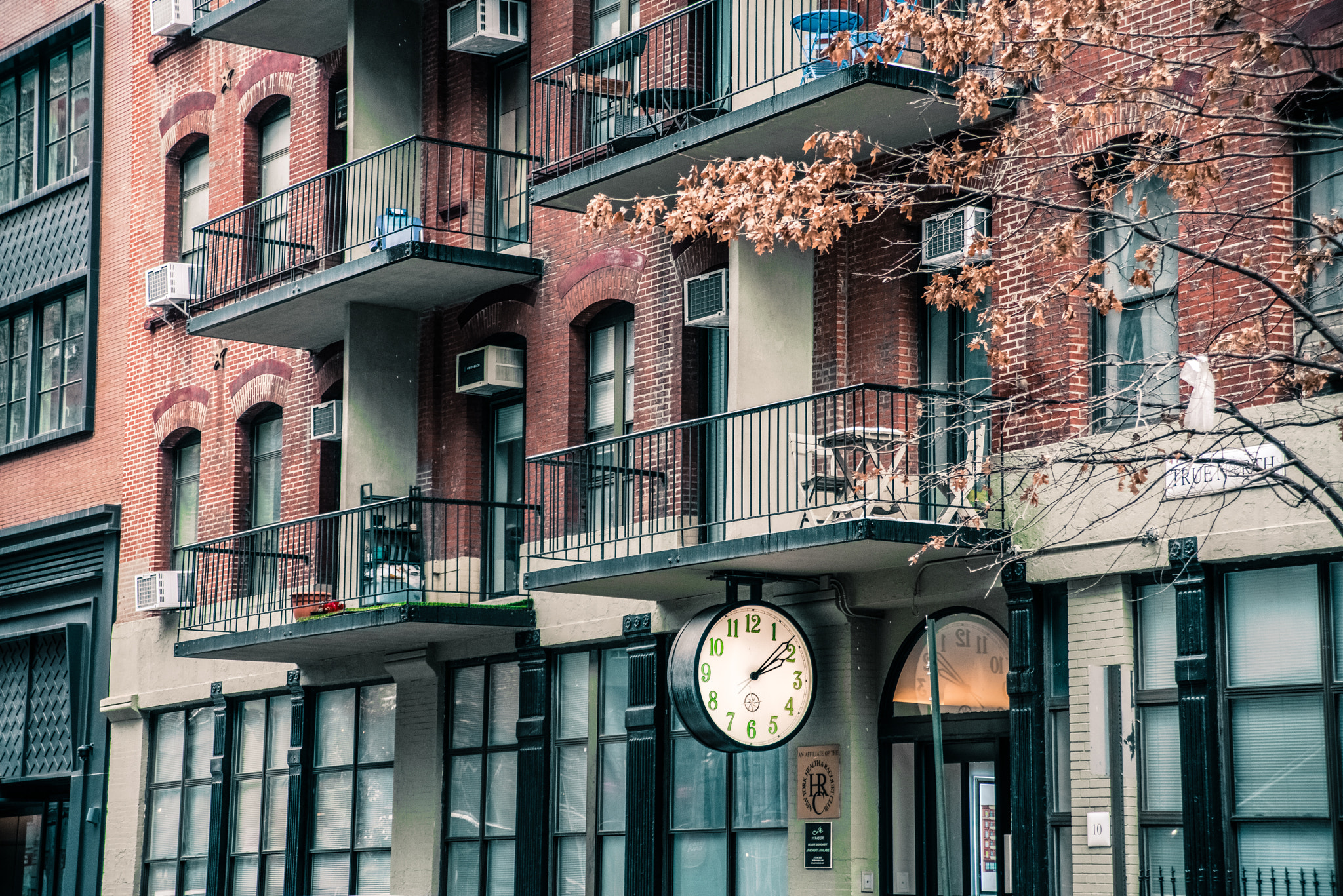 Nikon D800 + Nikon AF Nikkor 24-85mm F2.8-4D IF sample photo. Clock photography