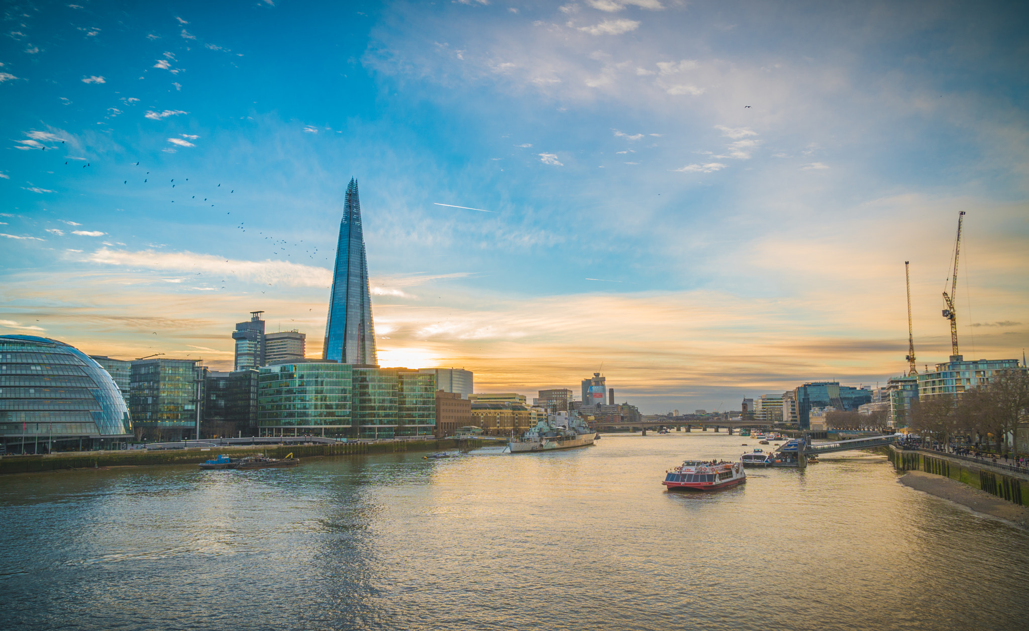 Sony a6300 + Sony Vario-Tessar T* E 16-70mm F4 ZA OSS sample photo. Sunset over thames photography