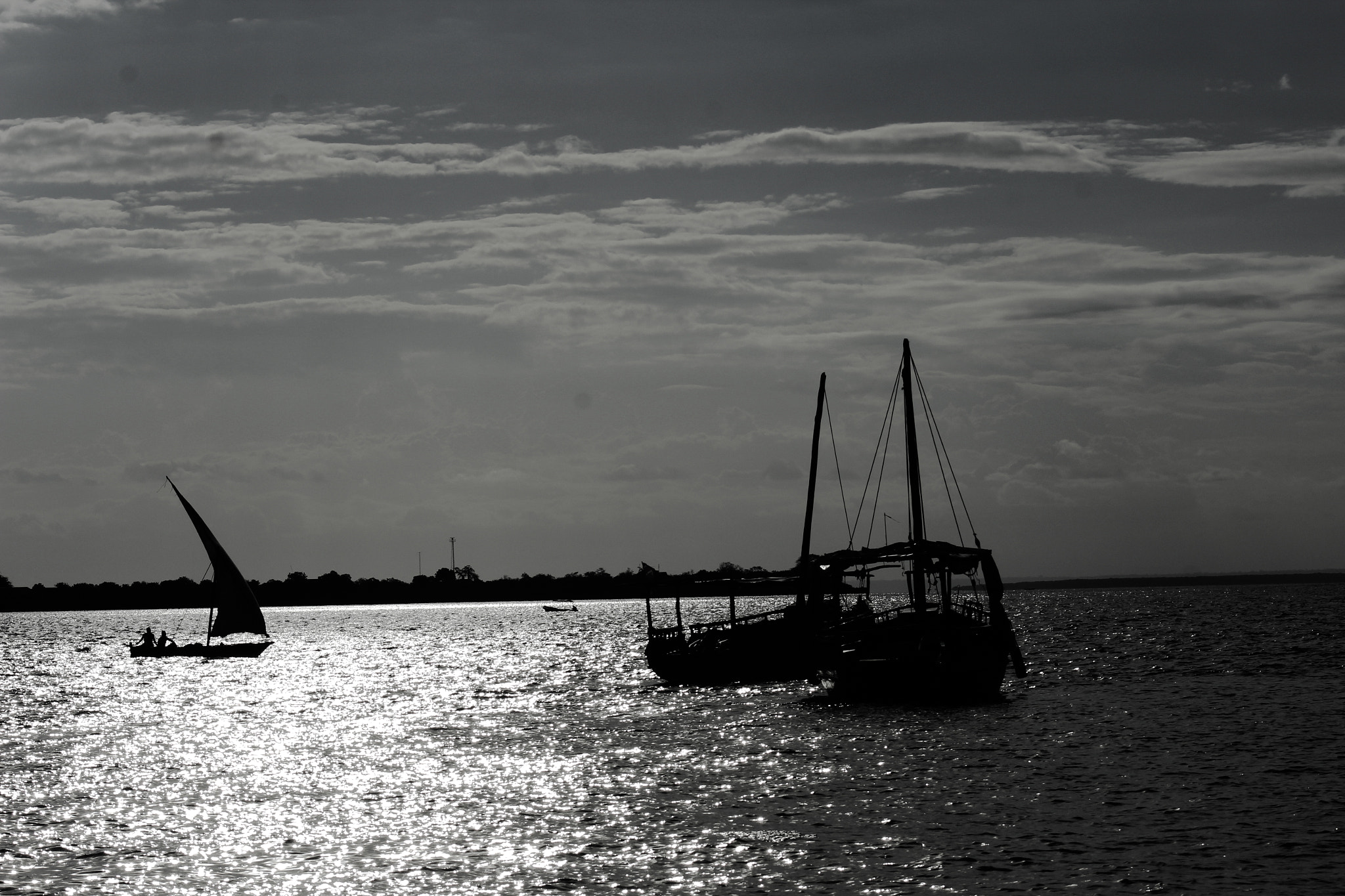 Canon EOS 1200D (EOS Rebel T5 / EOS Kiss X70 / EOS Hi) + EF75-300mm f/4-5.6 sample photo. Three different boats. photography