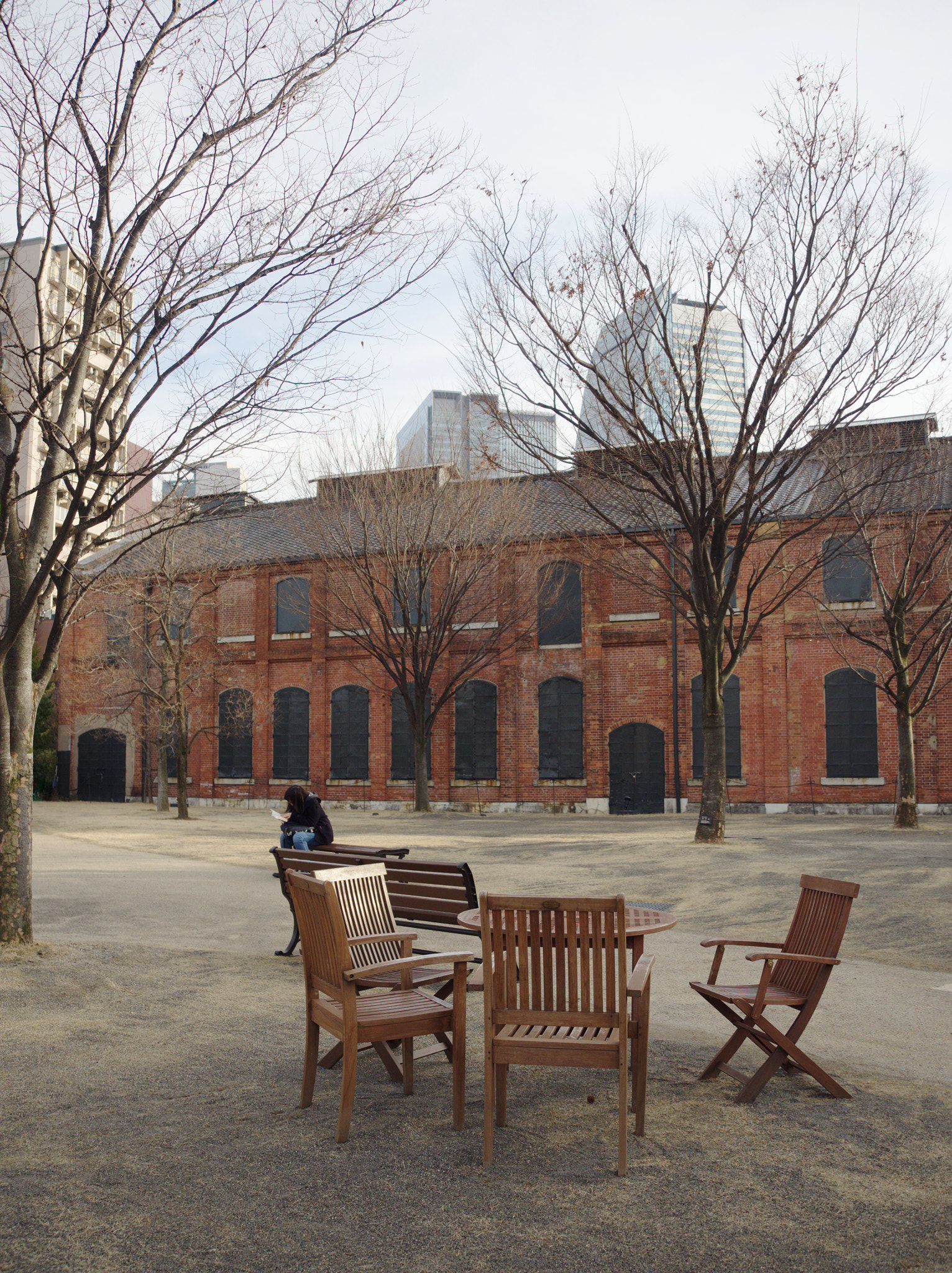 Olympus M.Zuiko Digital ED 12-40mm F2.8 Pro sample photo. 都会の中の赤レンガ | red bricks in the city photography