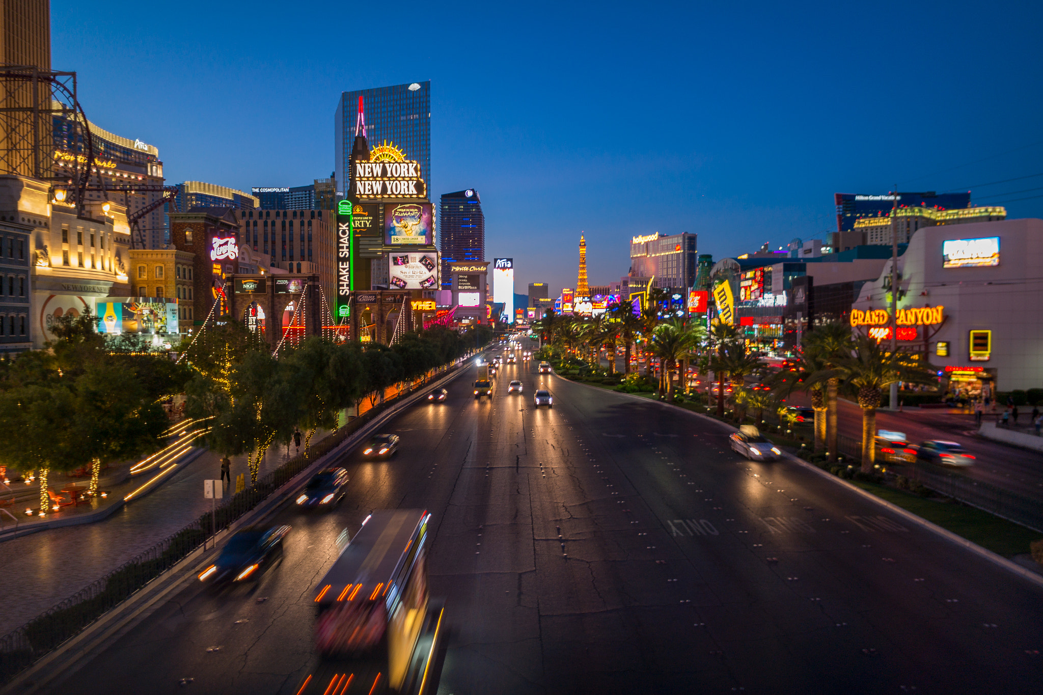 Samsung NX 16mm F2.4 Pancake sample photo. Las vegas strip photography