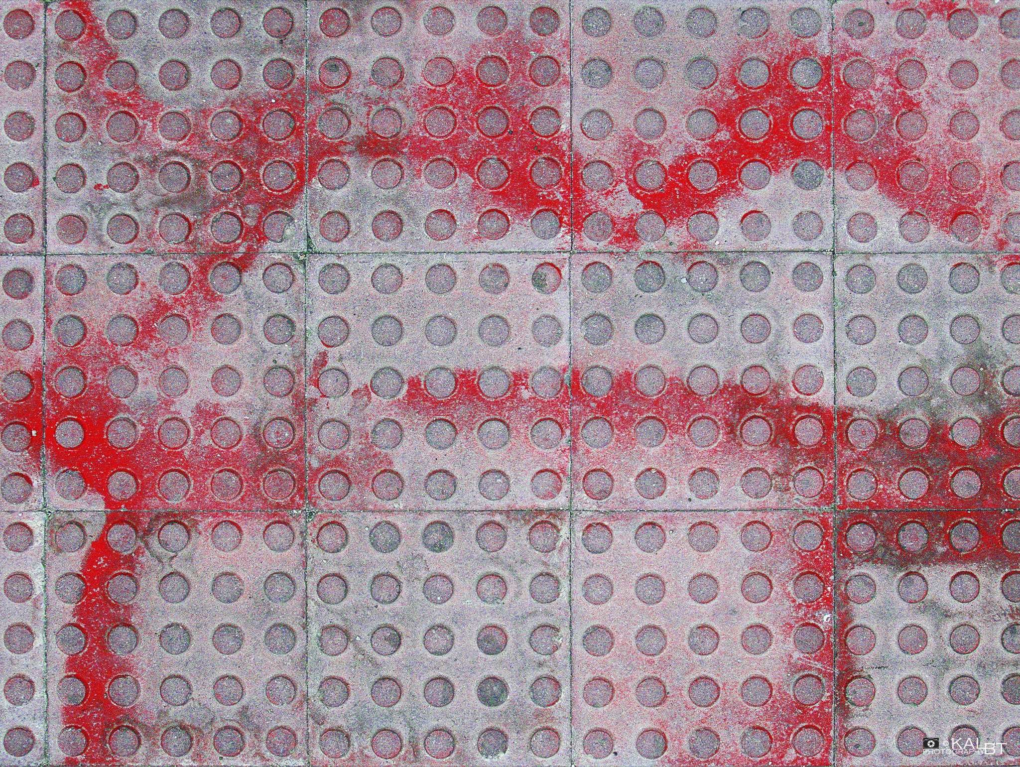 Olympus SP510UZ sample photo. Abstract (2) / lichtenstein's lips photography