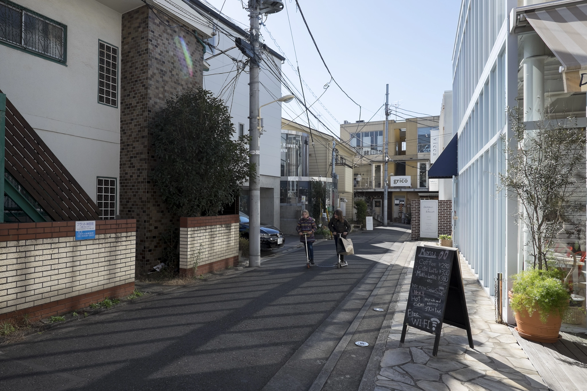 Fujifilm X-T1 + Fujifilm XF 14mm F2.8 R sample photo. Tokyo.渋谷区神宮前　メゾンドブルーエ前 photography
