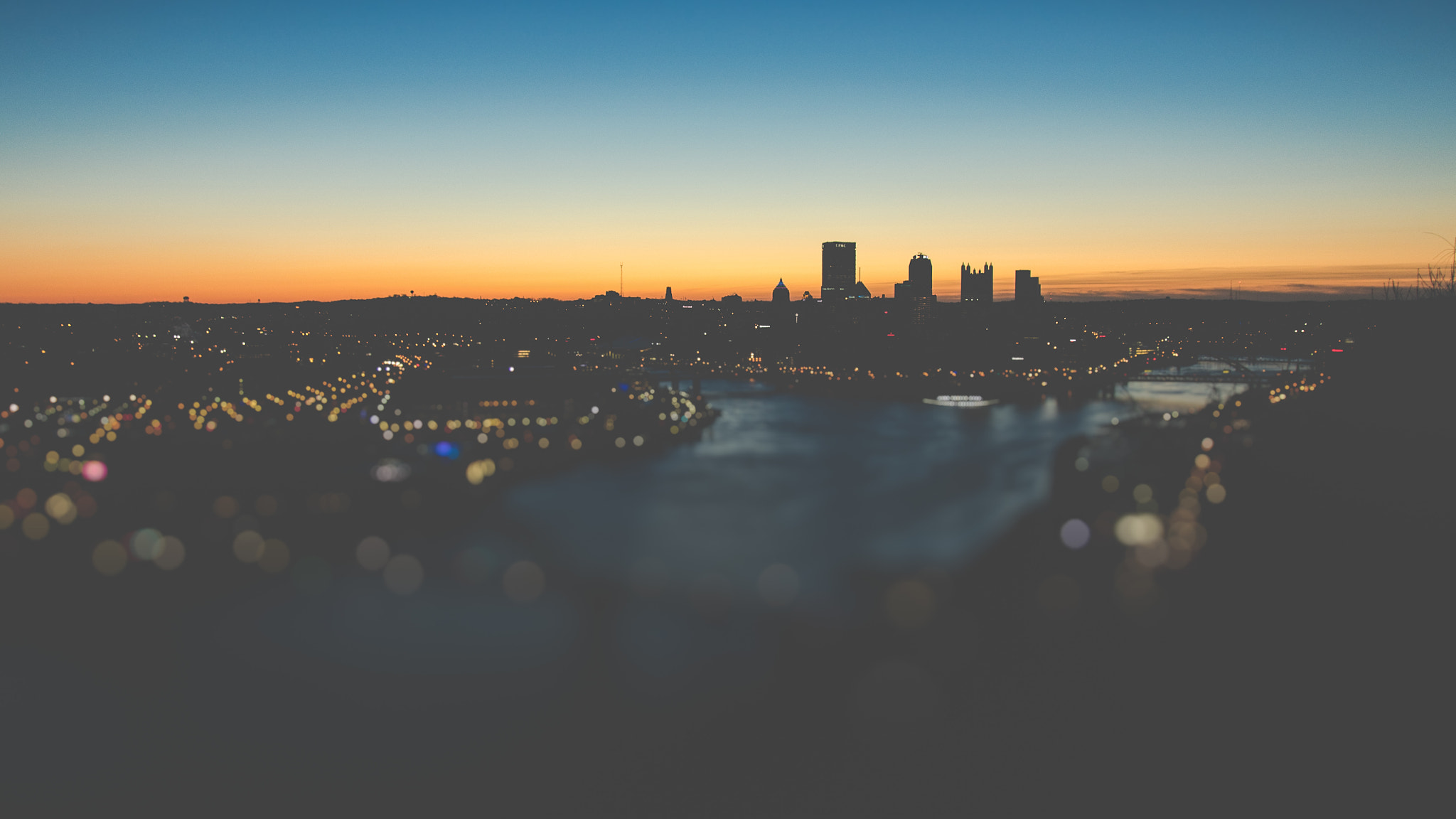Canon EF-S 17-55mm F2.8 IS USM sample photo. Pittsburgh before dawn photography