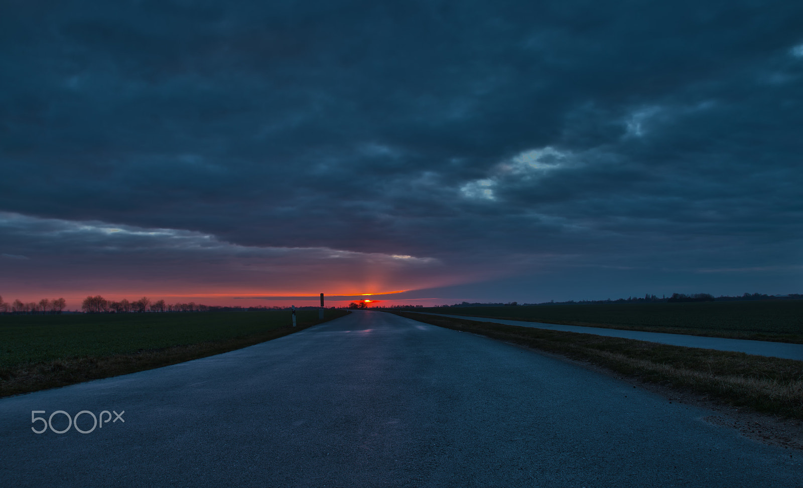 Canon EOS 70D + Canon EF 17-40mm F4L USM sample photo. Sunset road photography