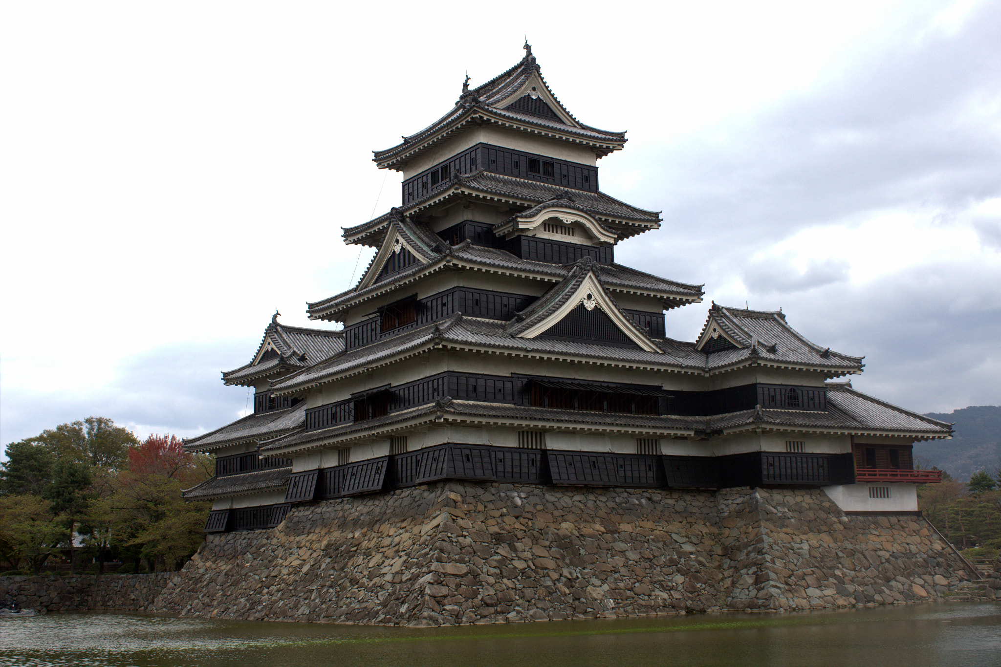 Canon EOS 600D (Rebel EOS T3i / EOS Kiss X5) sample photo. Matsumoto castle photography