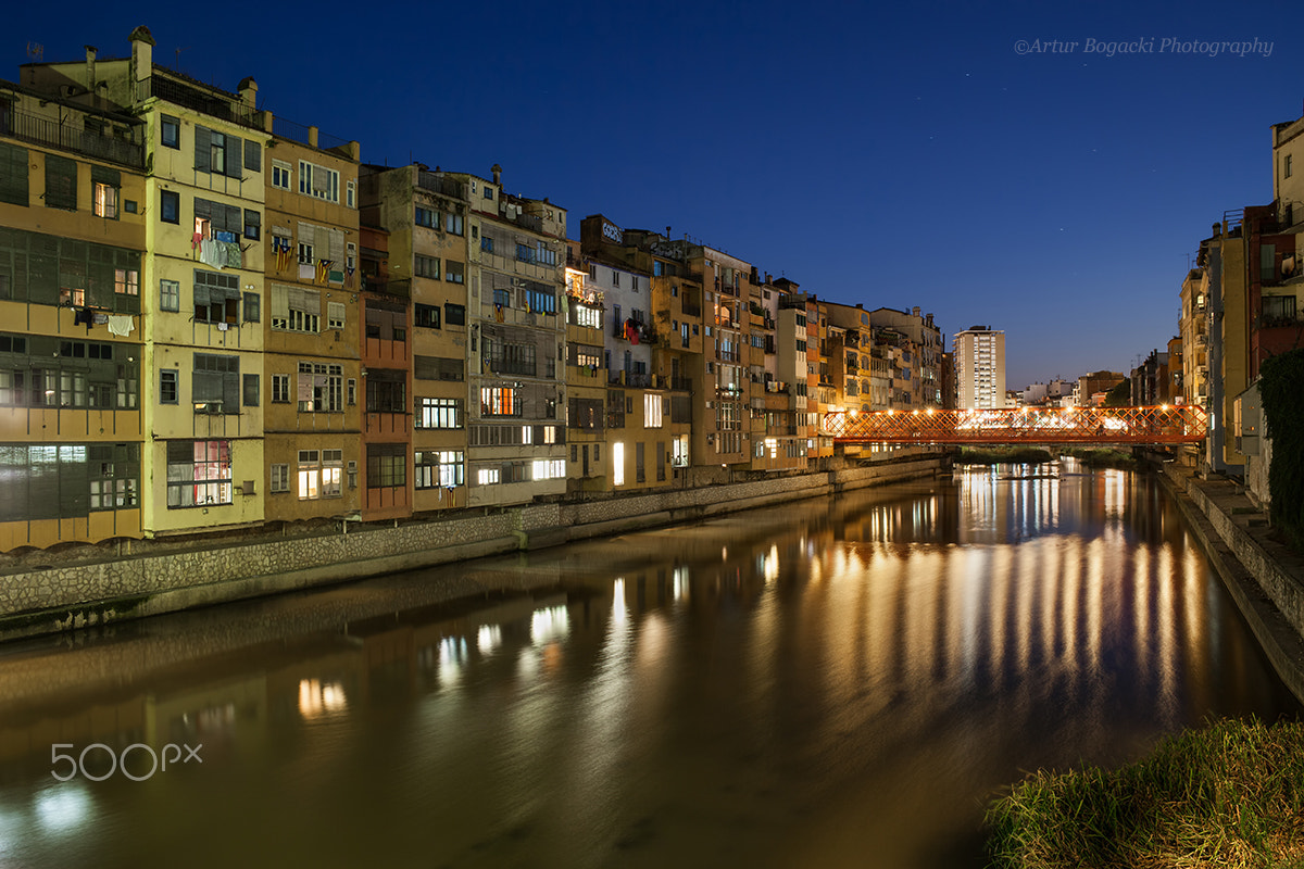 Canon EOS 5D Mark II + Canon EF 24mm F2.8 IS USM sample photo. City of girona at night in spain photography