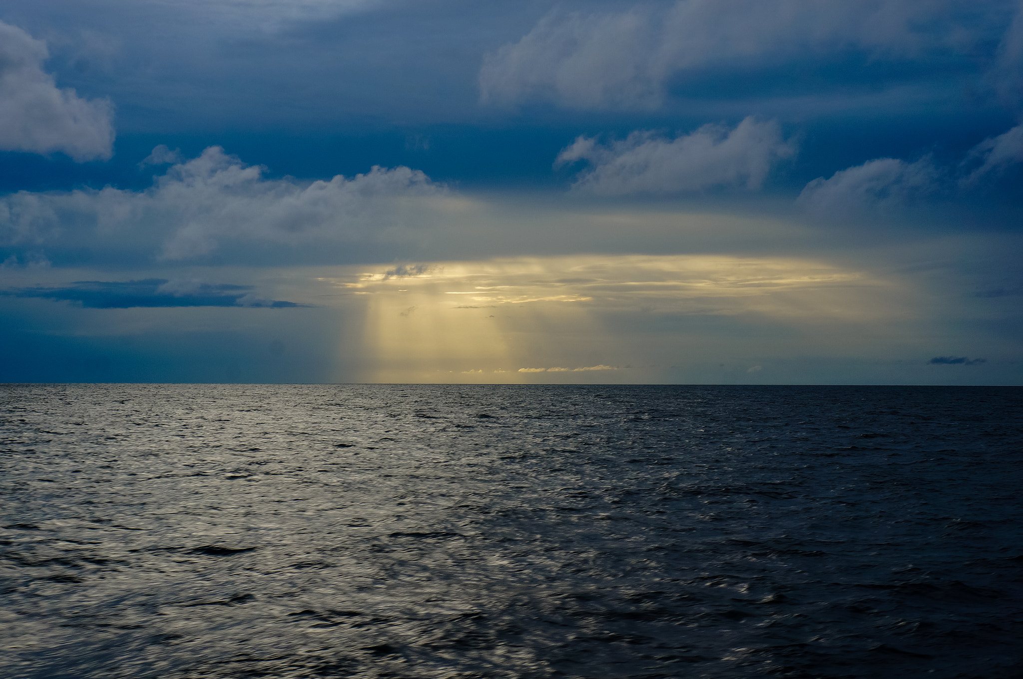 Sony Alpha NEX-5R + Sony E 18-55mm F3.5-5.6 OSS sample photo. Sea thoughts photography