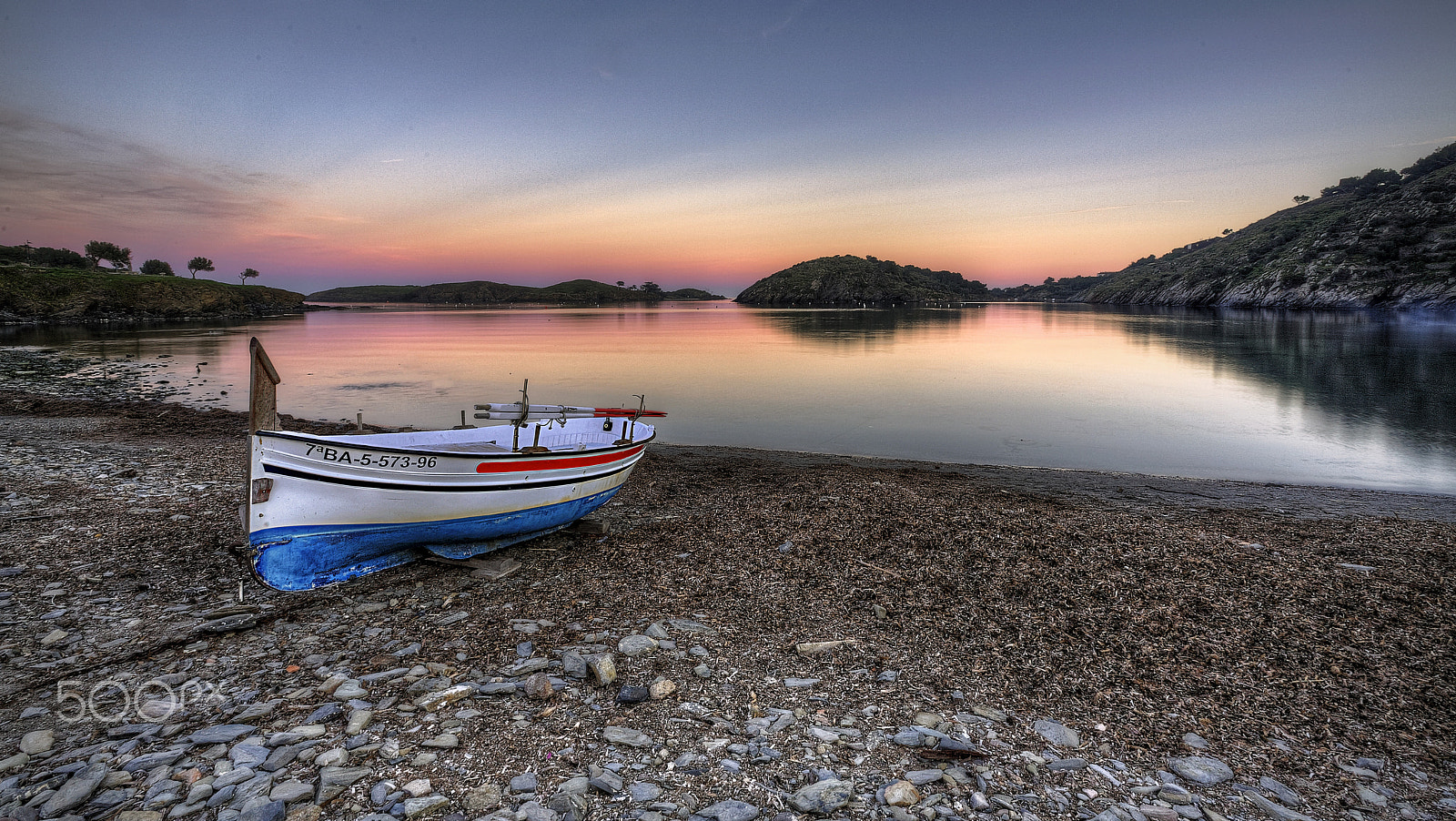 Canon EOS 5D + Canon EF 17-40mm F4L USM sample photo. Bateau pointu cadaques px photography