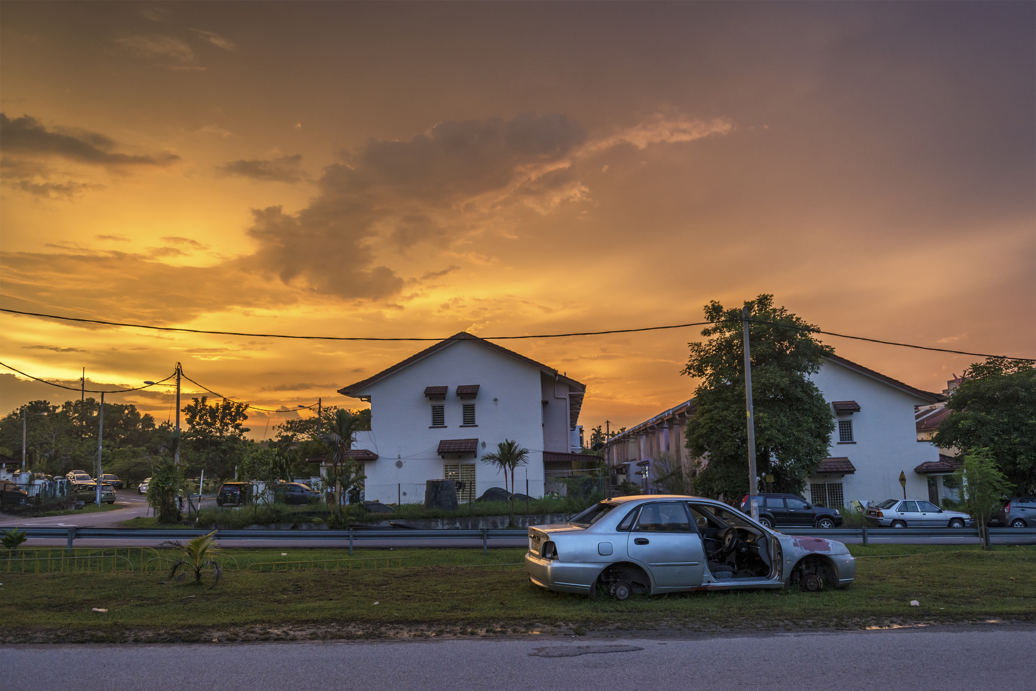 AF Zoom-Nikkor 28-80mm f/3.3-5.6G sample photo. Abandoned car by roadside photography