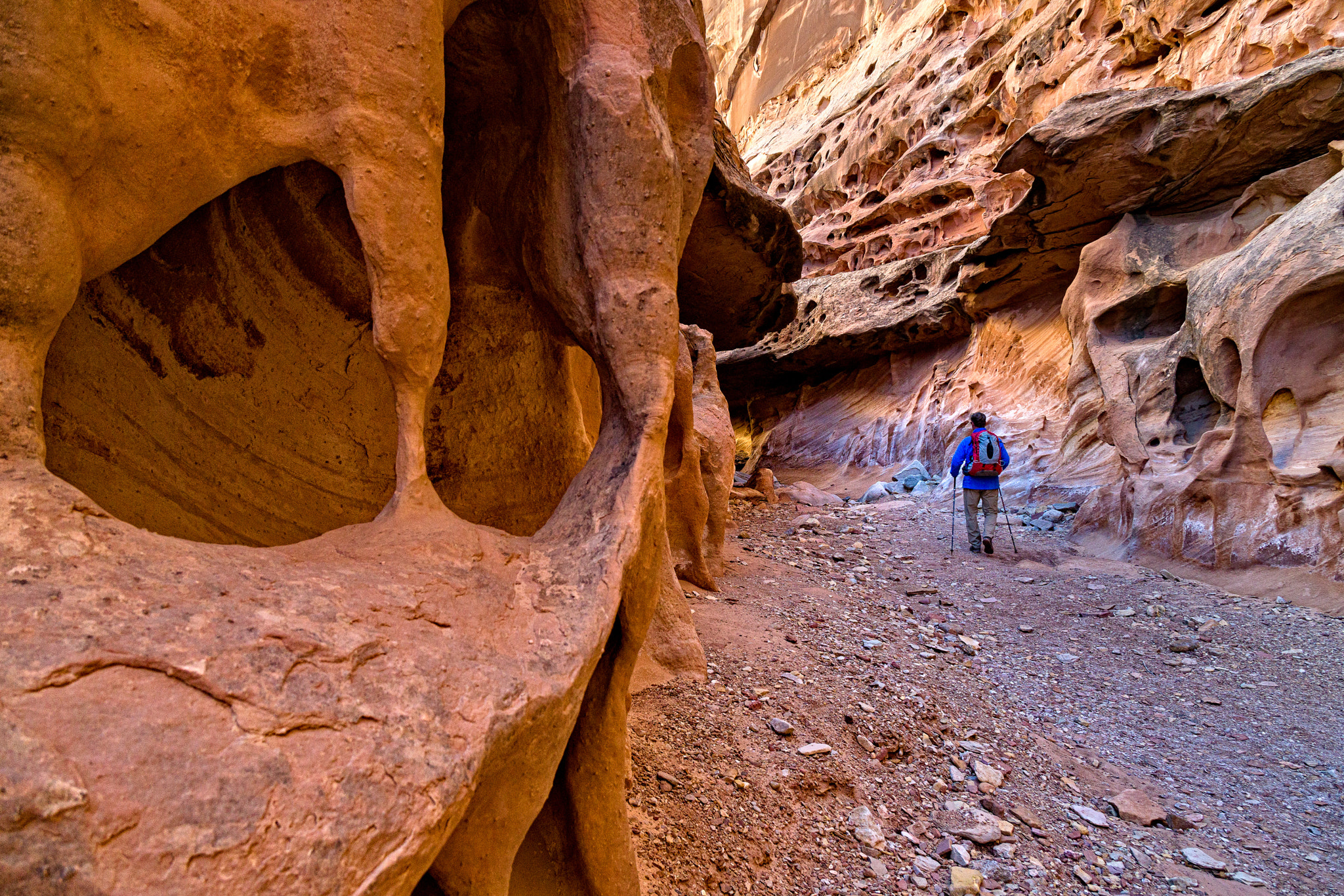 Sony a6300 + Sony Vario-Tessar T* E 16-70mm F4 ZA OSS sample photo. Hiking slot canyons photography