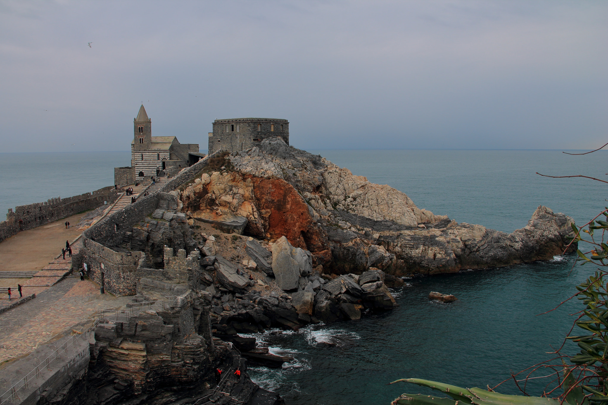 Canon EF-S 18-135mm F3.5-5.6 IS sample photo. Chiesa di san pietro - portovenere photography