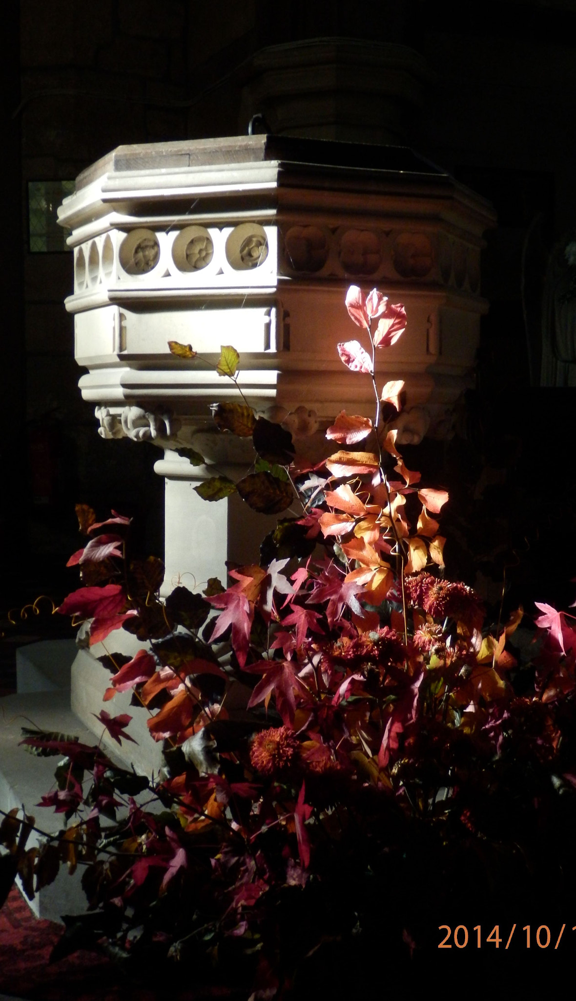 Olympus SZ-31MR sample photo. Church font. photography