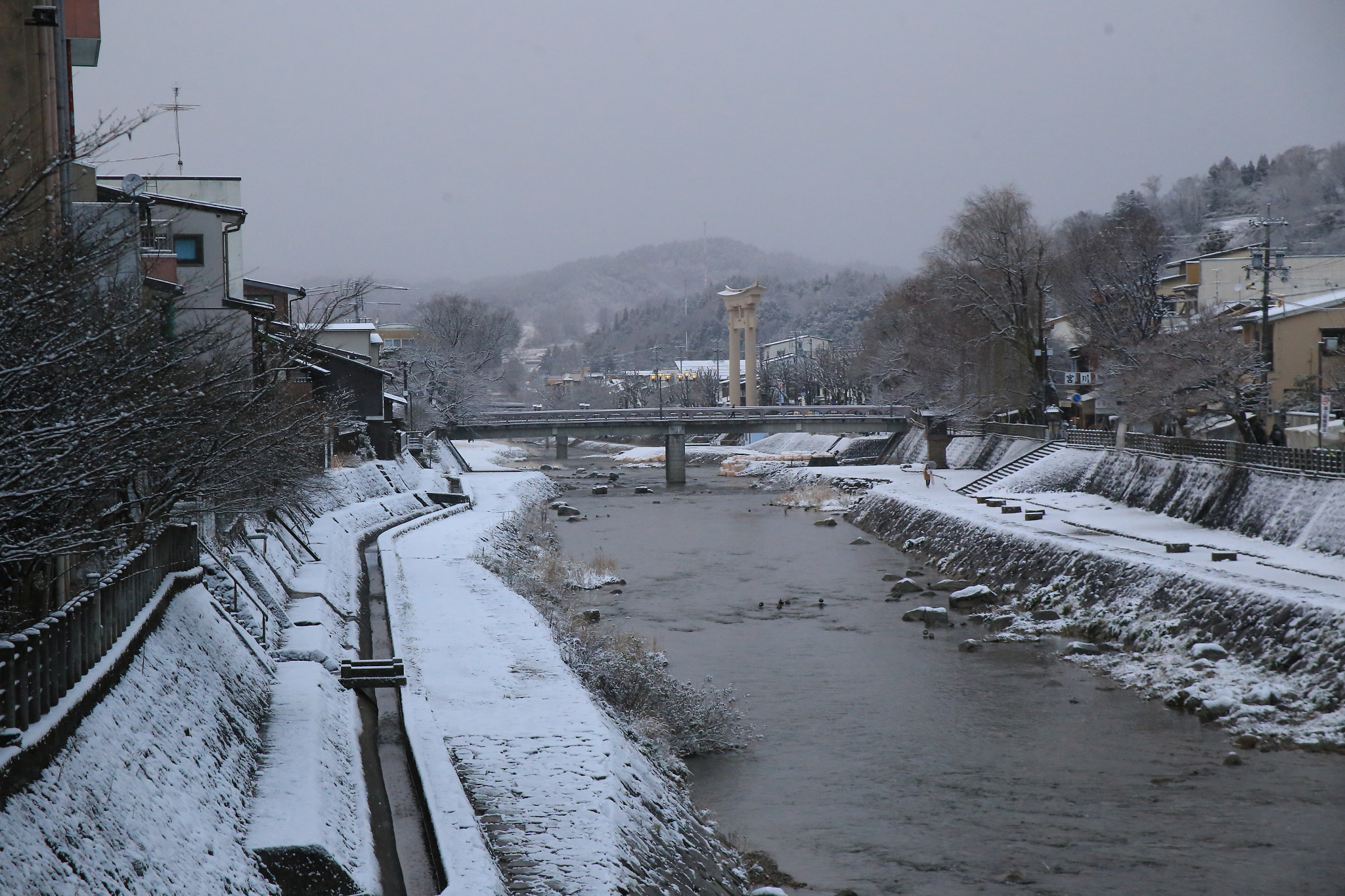 Canon EOS 6D + Canon EF 28-105mm f/3.5-4.5 USM sample photo. Takayama in the snow photography