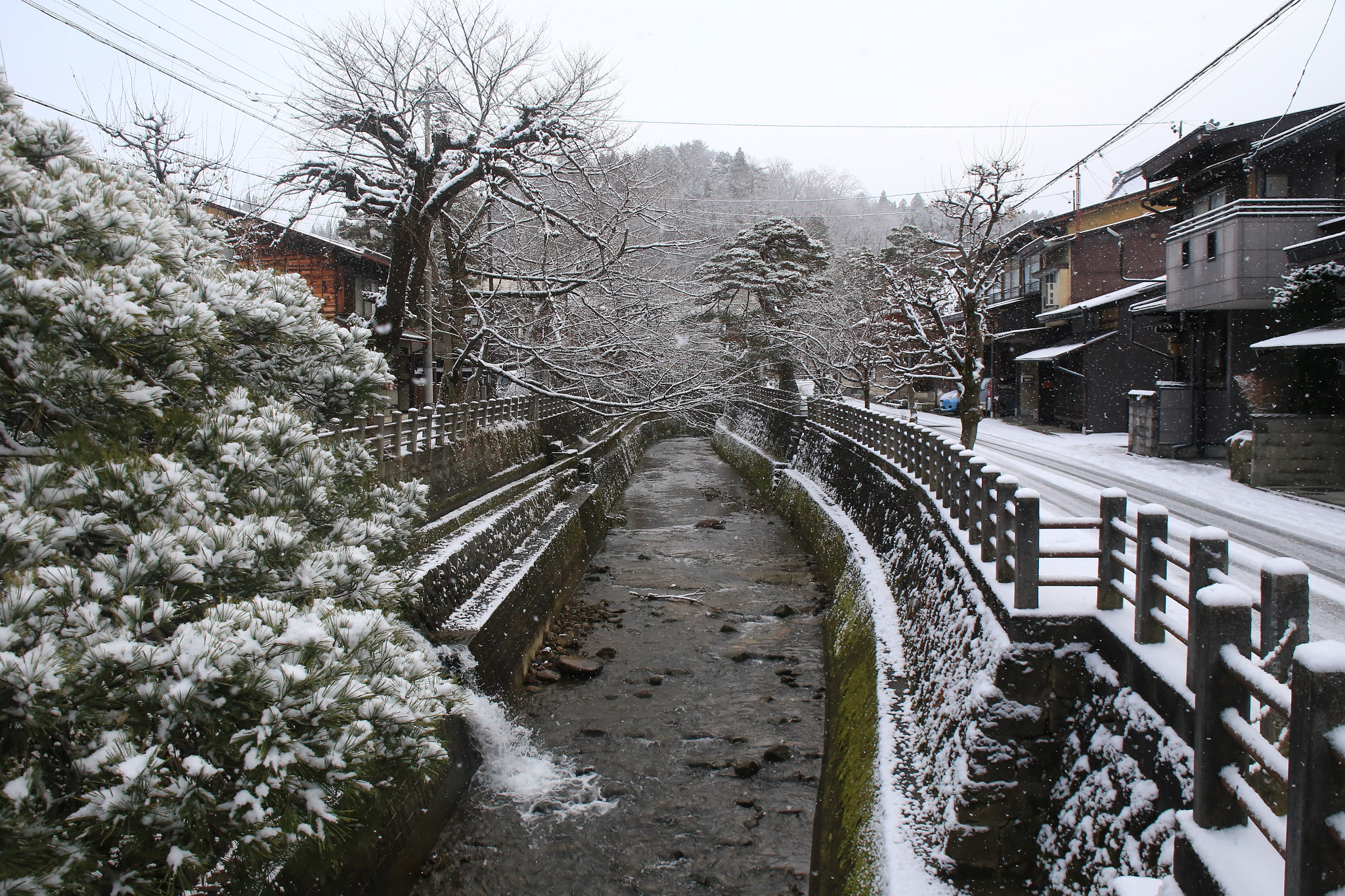 Canon EOS 6D + Canon EF 28-105mm f/3.5-4.5 USM sample photo. Takayama in the snow 3 photography