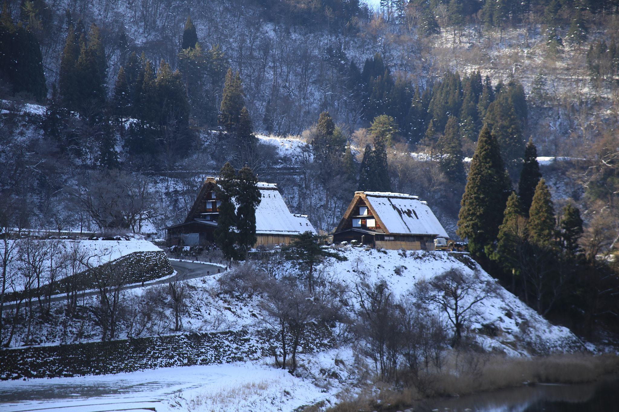 Canon EF 28-105mm f/3.5-4.5 USM sample photo. Lonely farm houses photography