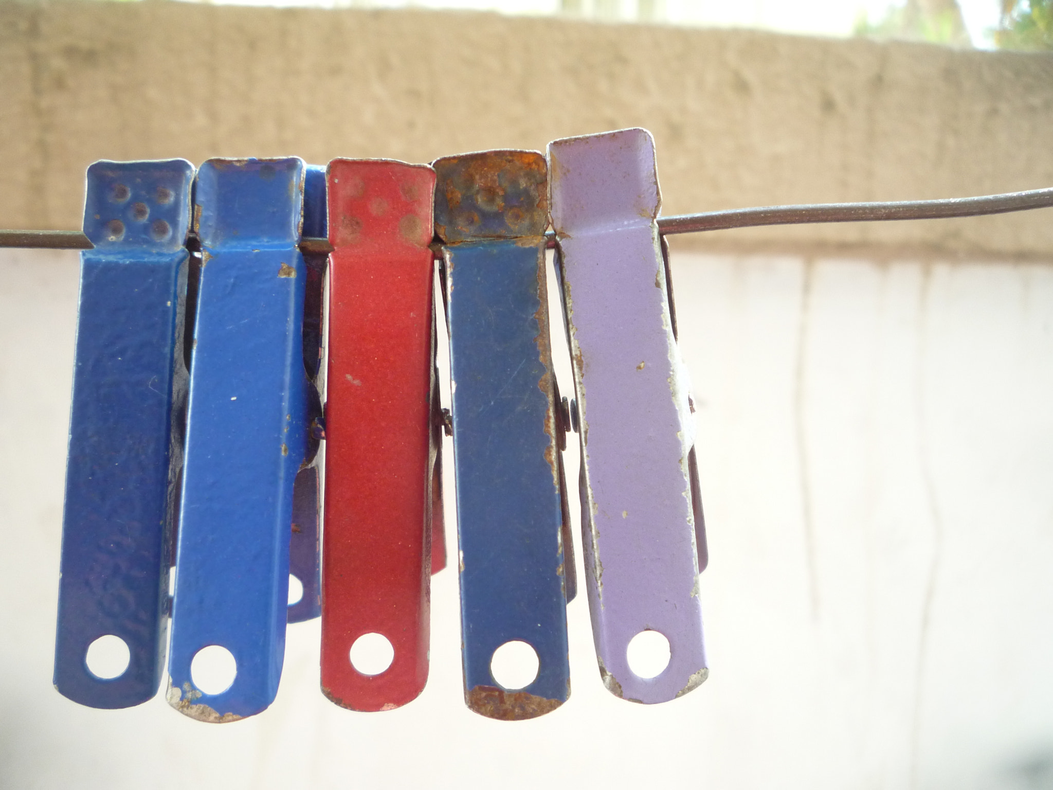 Panasonic DMC-LZ10 sample photo. Hanging pins photography