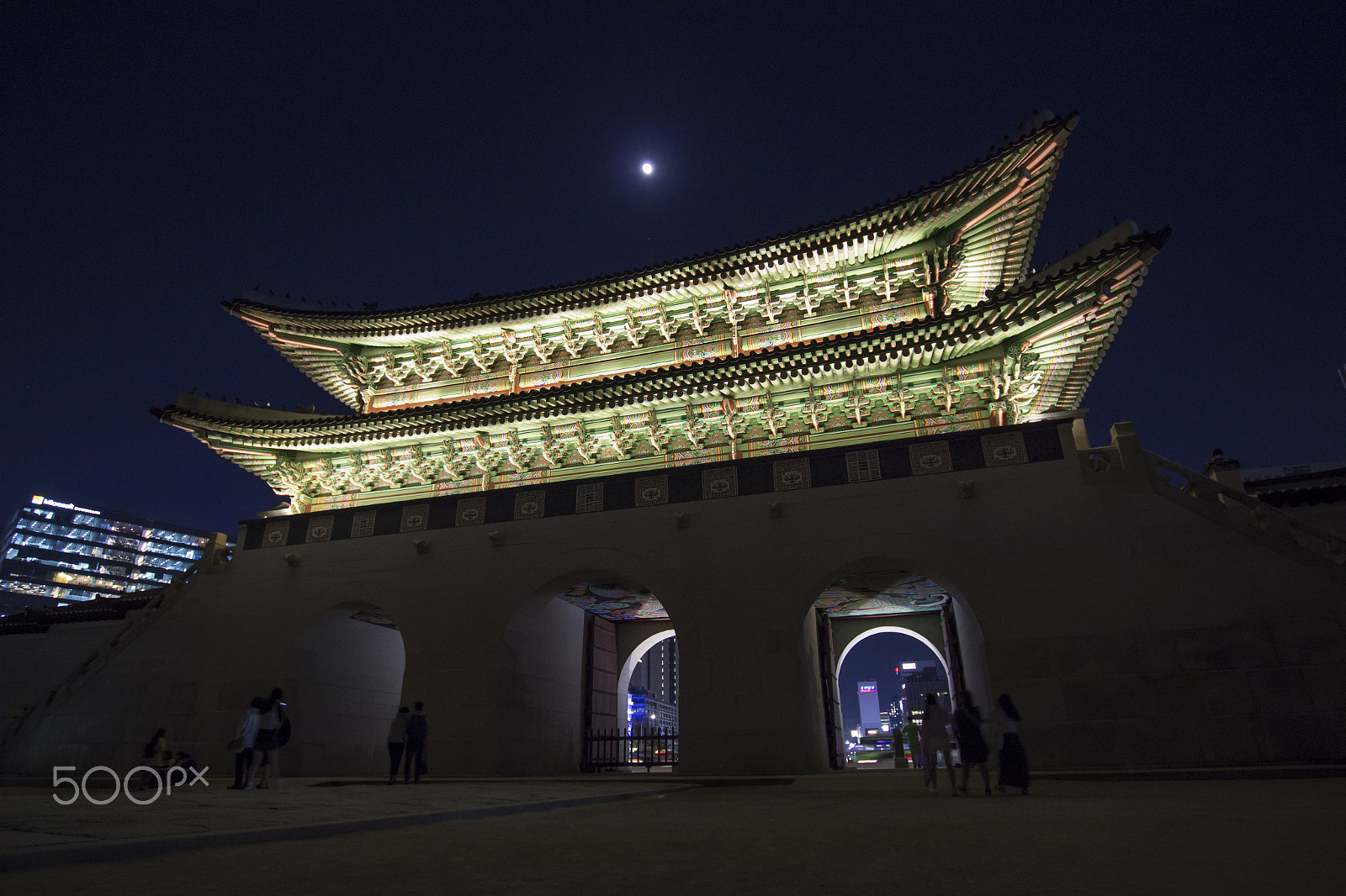 Sigma 10-20mm F3.5 EX DC HSM sample photo. Moon & gwanghwamun, seoul photography