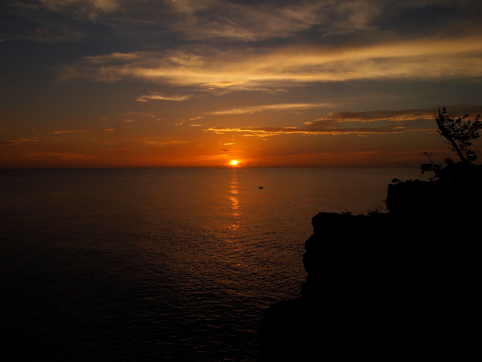Olympus PEN E-PL1 sample photo. Jamaican sunset photography