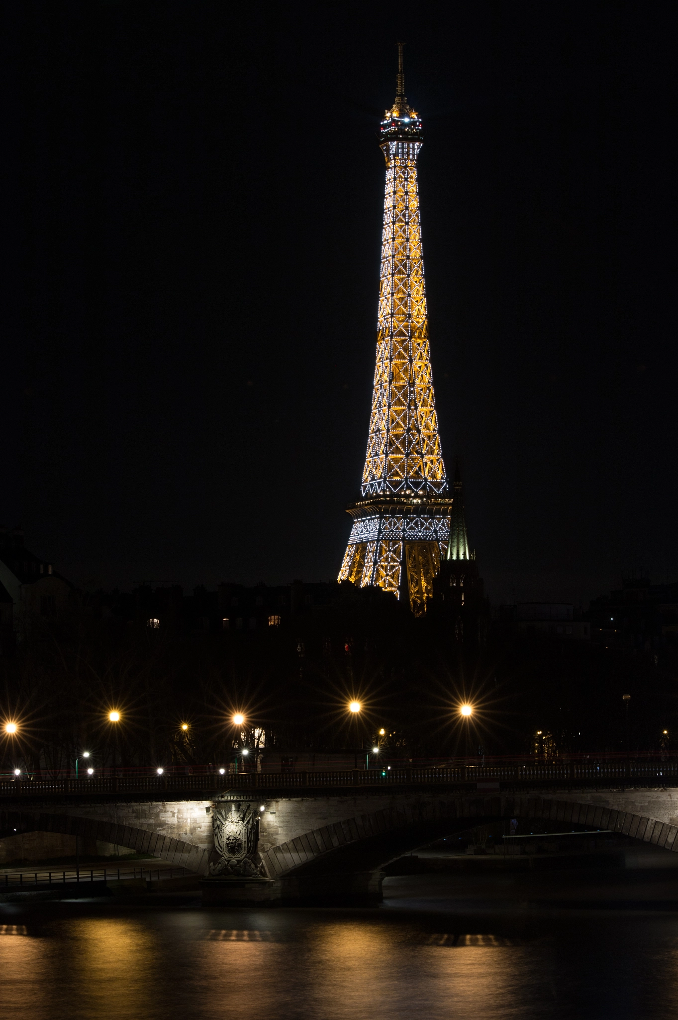Canon EOS 70D + Sigma 70-200mm F2.8 EX DG OS HSM sample photo. Eiffel tower flickering photography