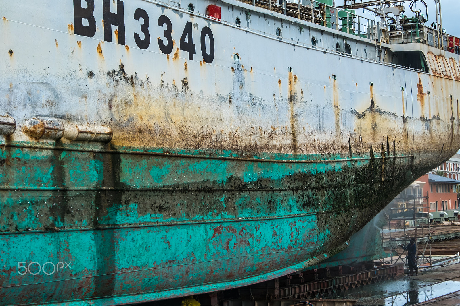 Fujifilm X-T2 + Fujifilm XF 18-135mm F3.5-5.6 R LM OIS WR sample photo. Washing ship photography