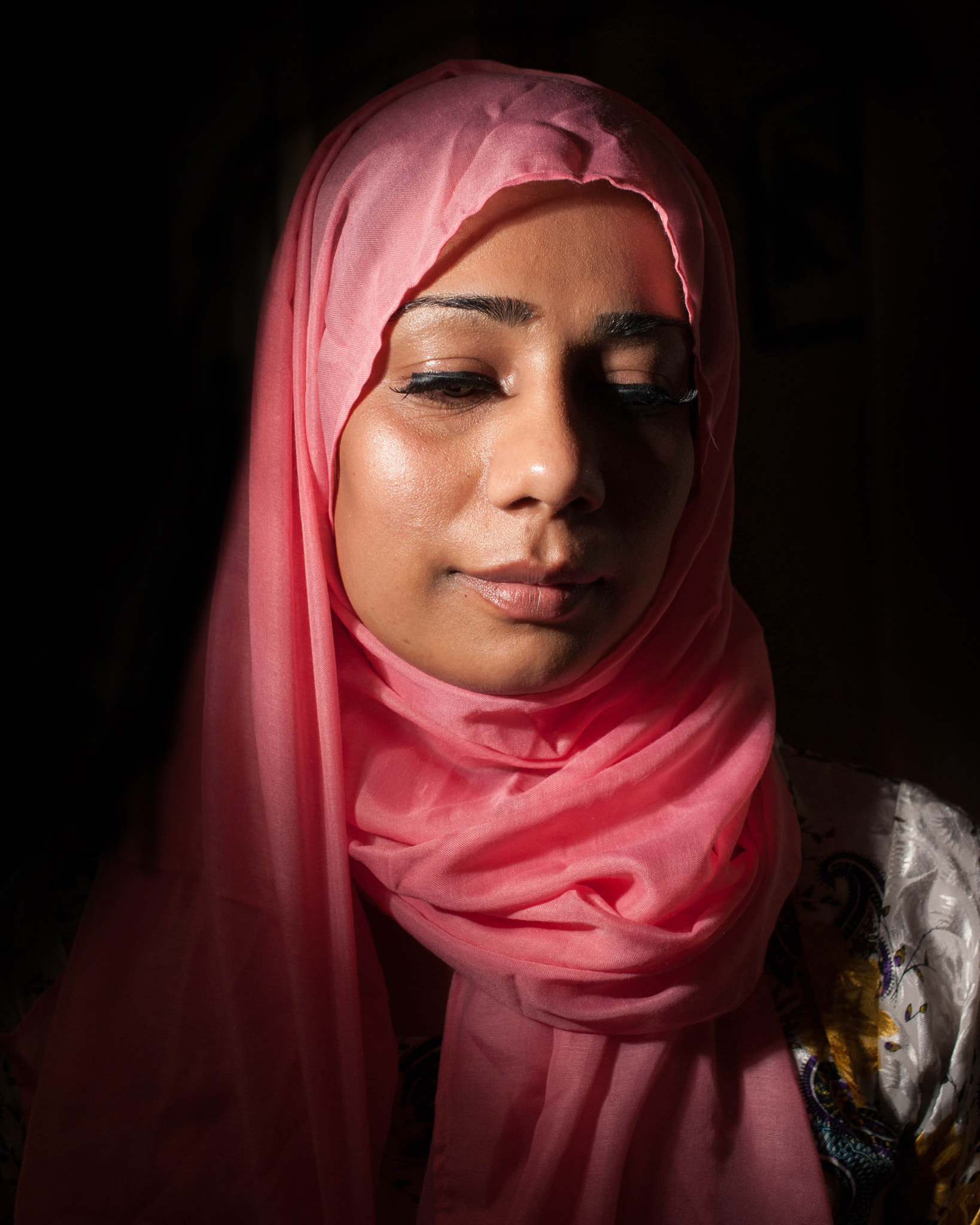 Nikon D700 + Nikon AF Nikkor 35mm F2D sample photo. The pink hijab photography