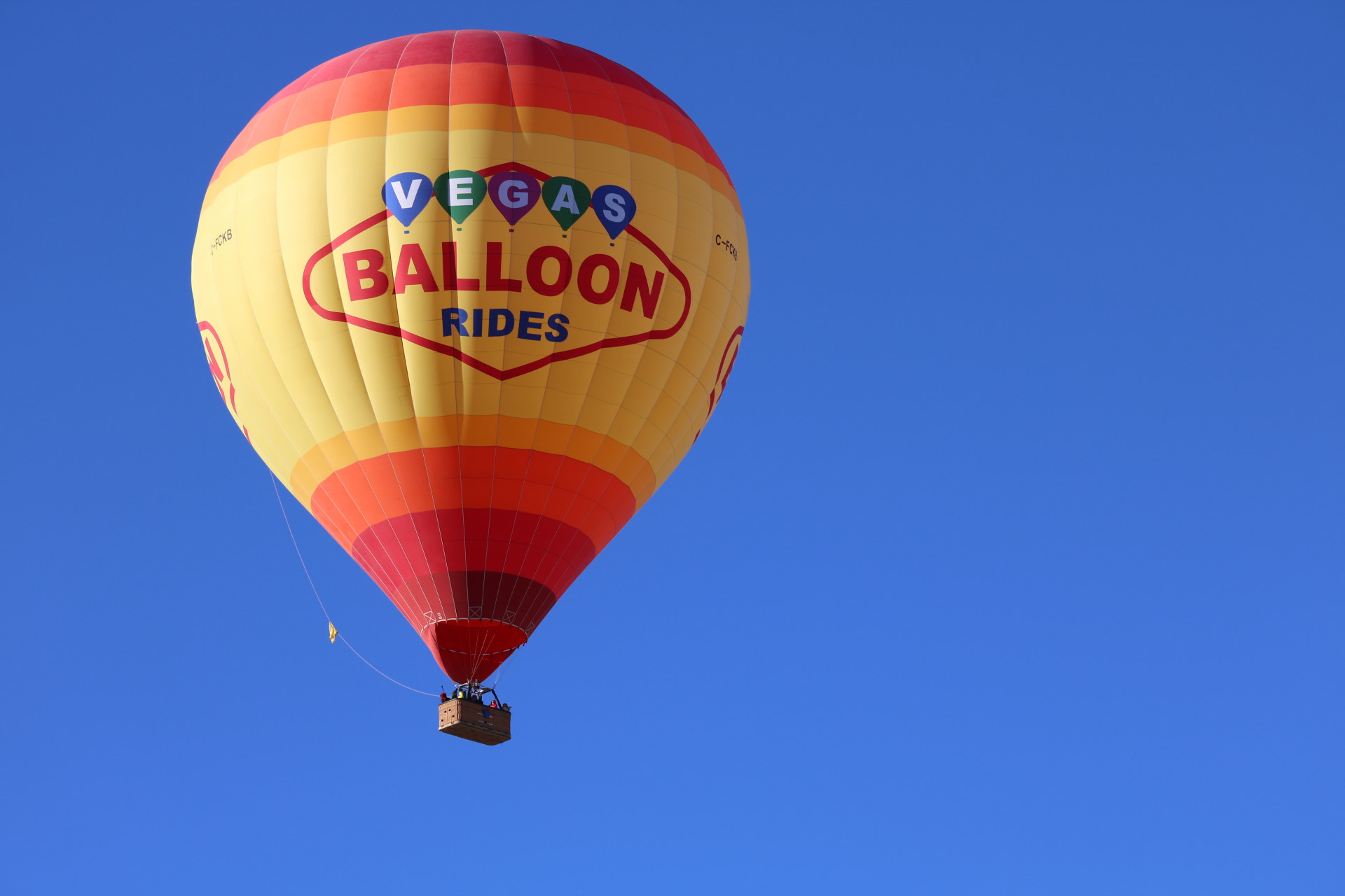 Canon EOS 750D (EOS Rebel T6i / EOS Kiss X8i) sample photo. Hot air balloon ! photography