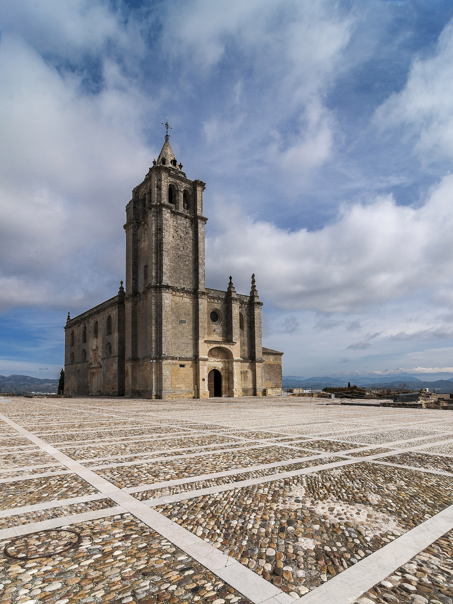 Tokina AT-X Pro 12-24mm F4 (IF) DX sample photo. Abbey church photography
