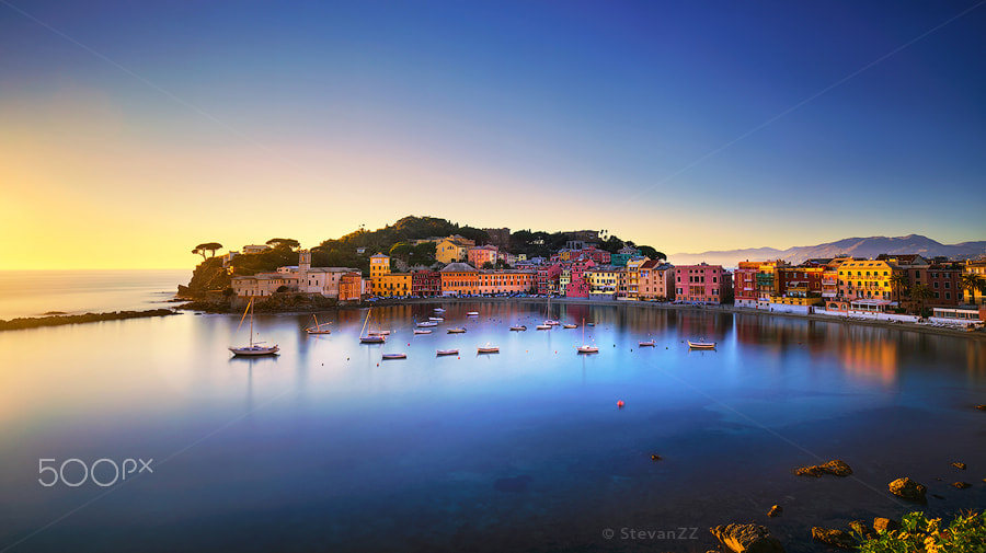 Canon EF 16-35mm F4L IS USM sample photo. Sestri levante, silence bay sea harbor and beach view on sunset. photography