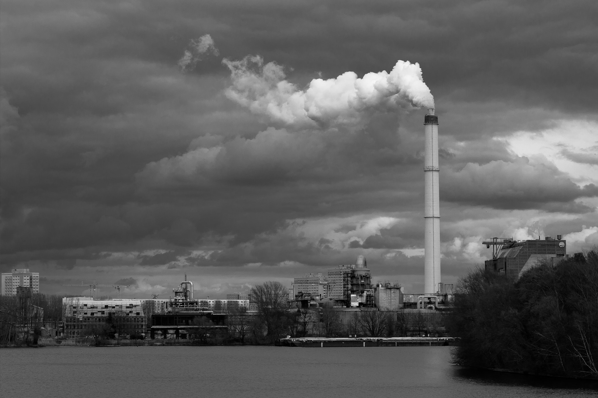 Canon EF-S 60mm F2.8 Macro USM sample photo. Treptower park, a view over the river. berlin photography