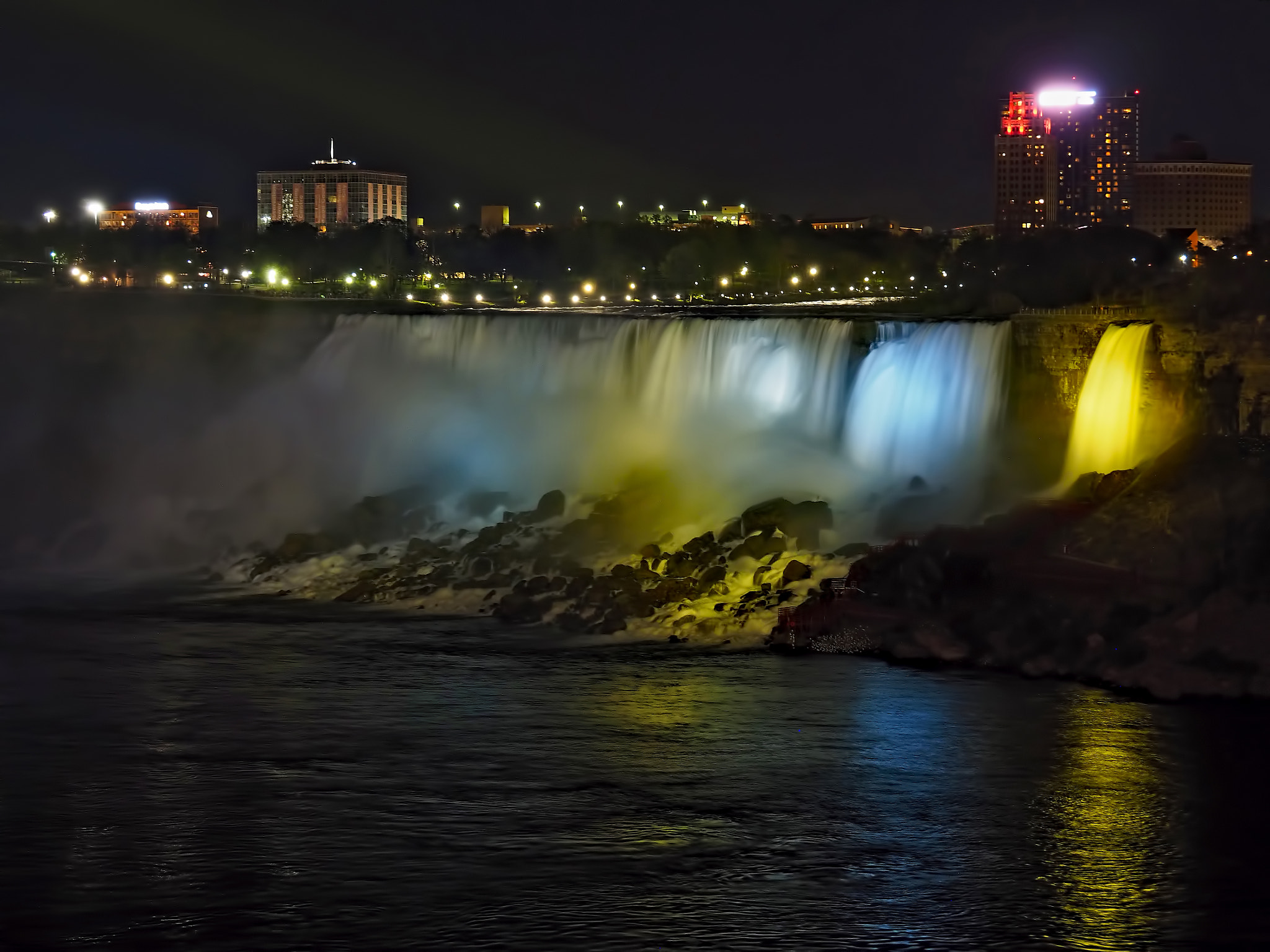Olympus OM-D E-M1 sample photo. Niagra town and falls in canada photography
