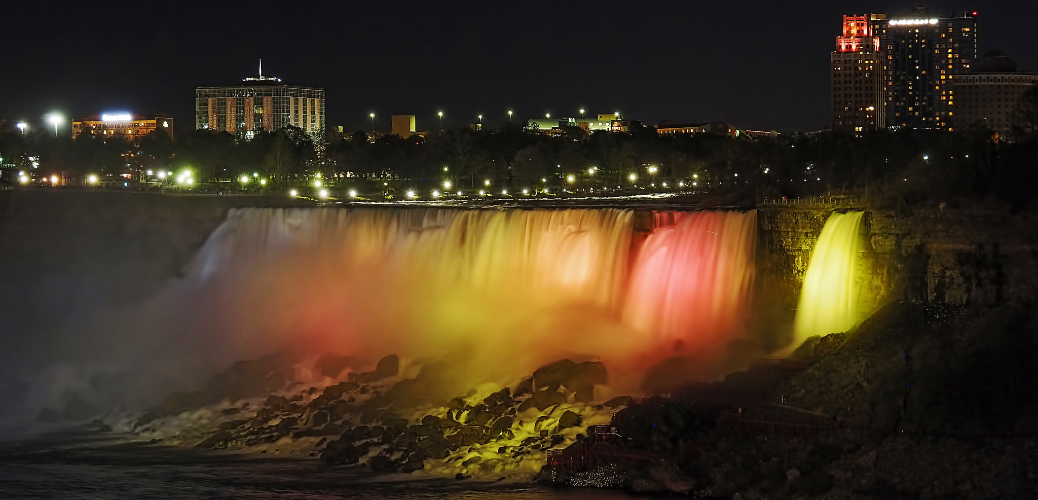 Olympus OM-D E-M1 sample photo. Niagra town and falls in canada photography