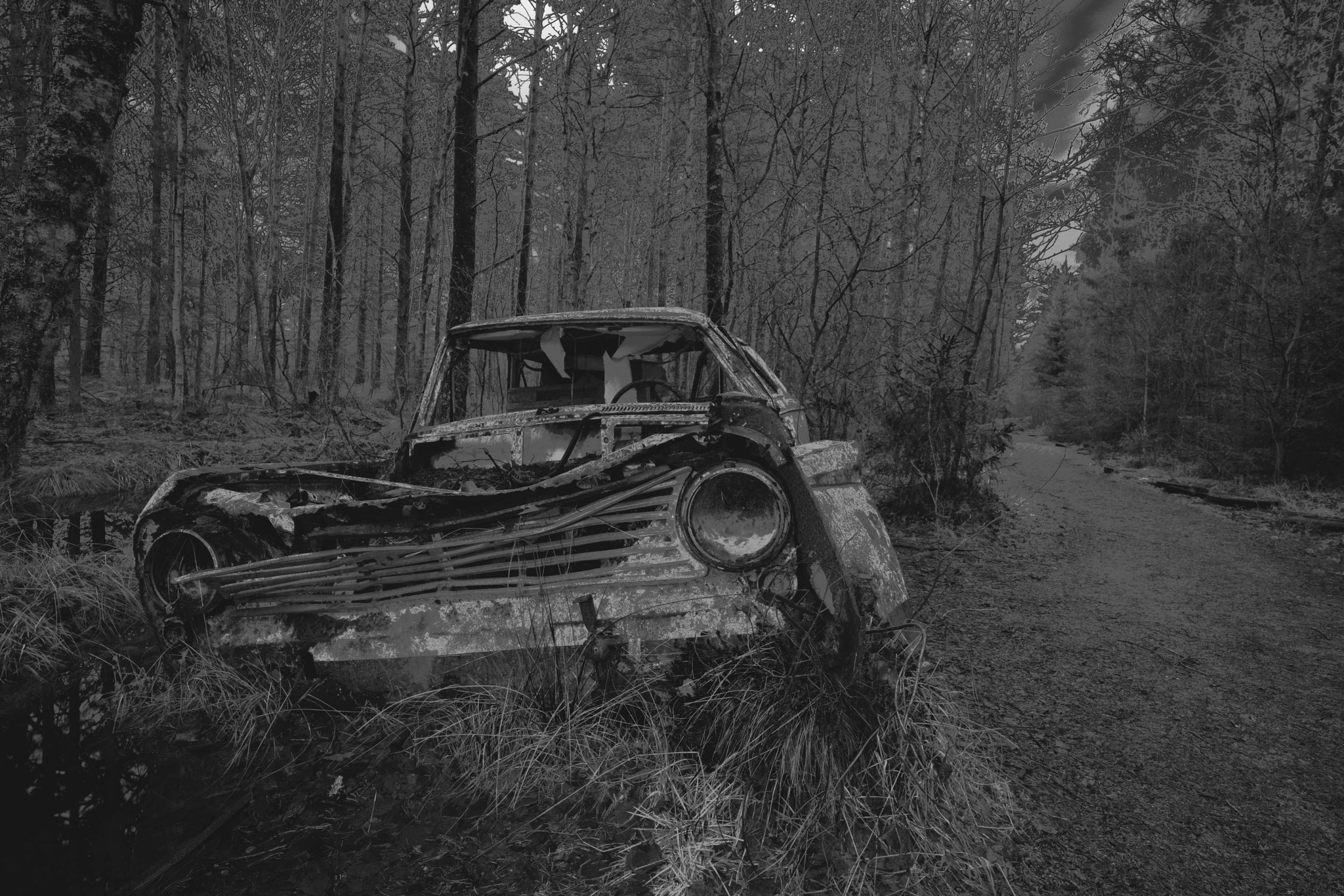 ZEISS Batis 18mm F2.8 sample photo. Wrecked car #2 photography