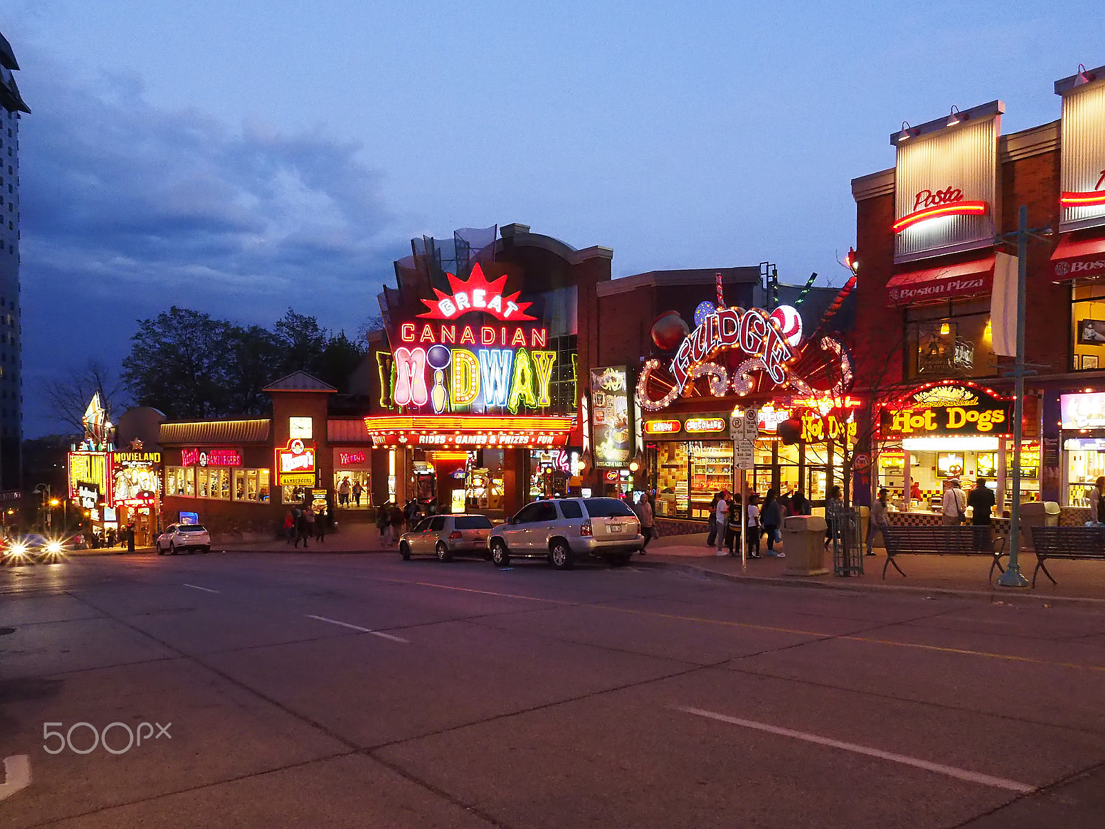 Olympus OM-D E-M1 sample photo. Niagra town and falls in canada photography