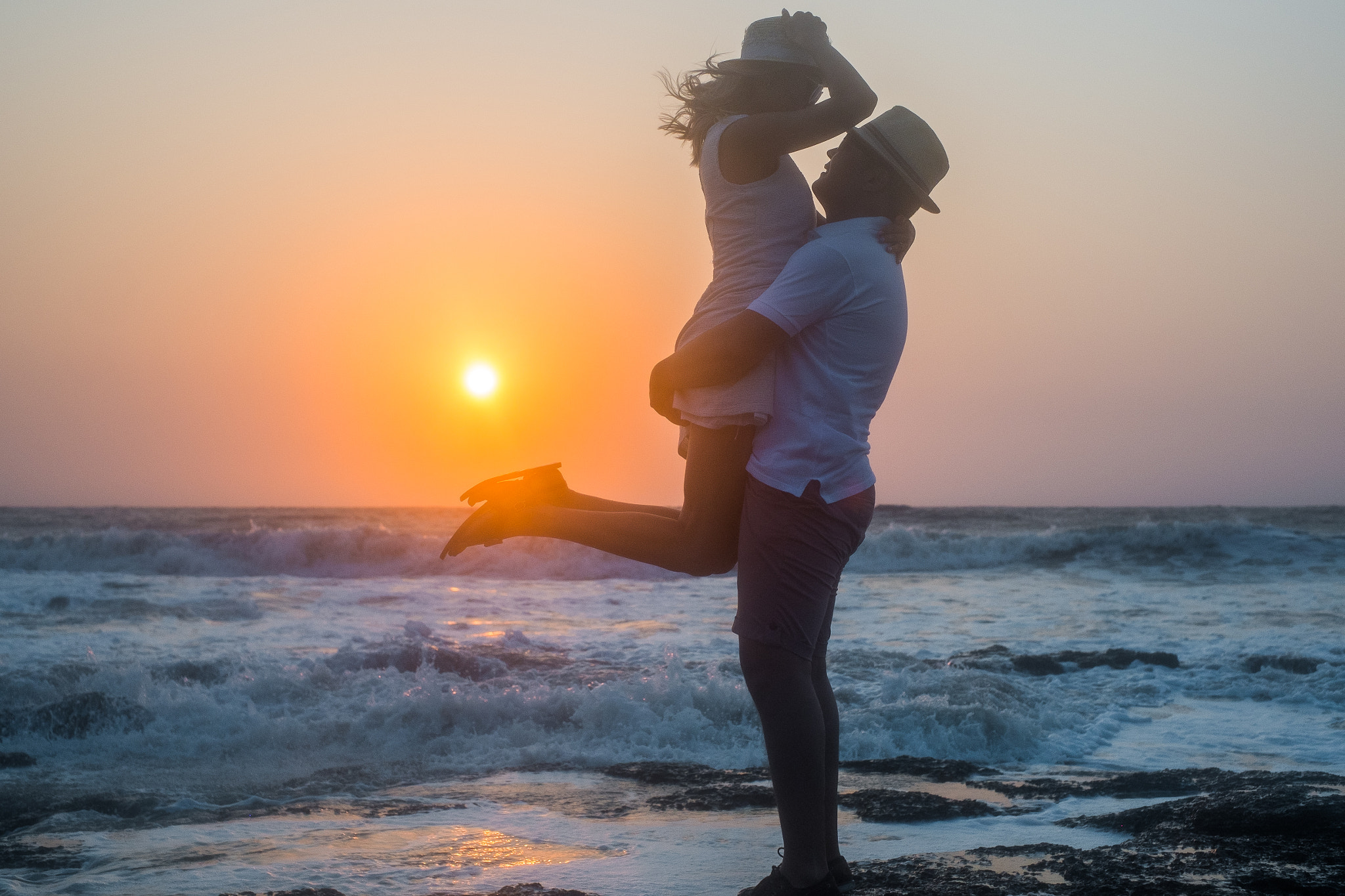 Fujifilm X-Pro1 + Fujifilm XF 35mm F1.4 R sample photo. Love story in goa photography